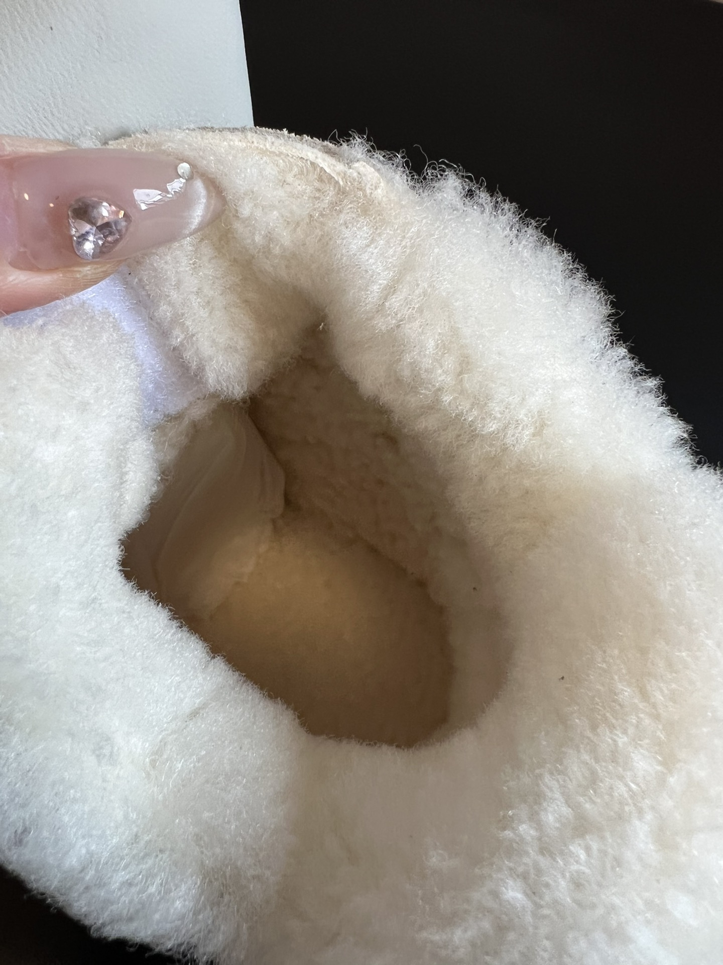 Isabel Maran*楔形增高加绒运动鞋自带7cm隐形楔形鞋跟，悄悄拉长腿型，同时保持运动鞋的舒适步