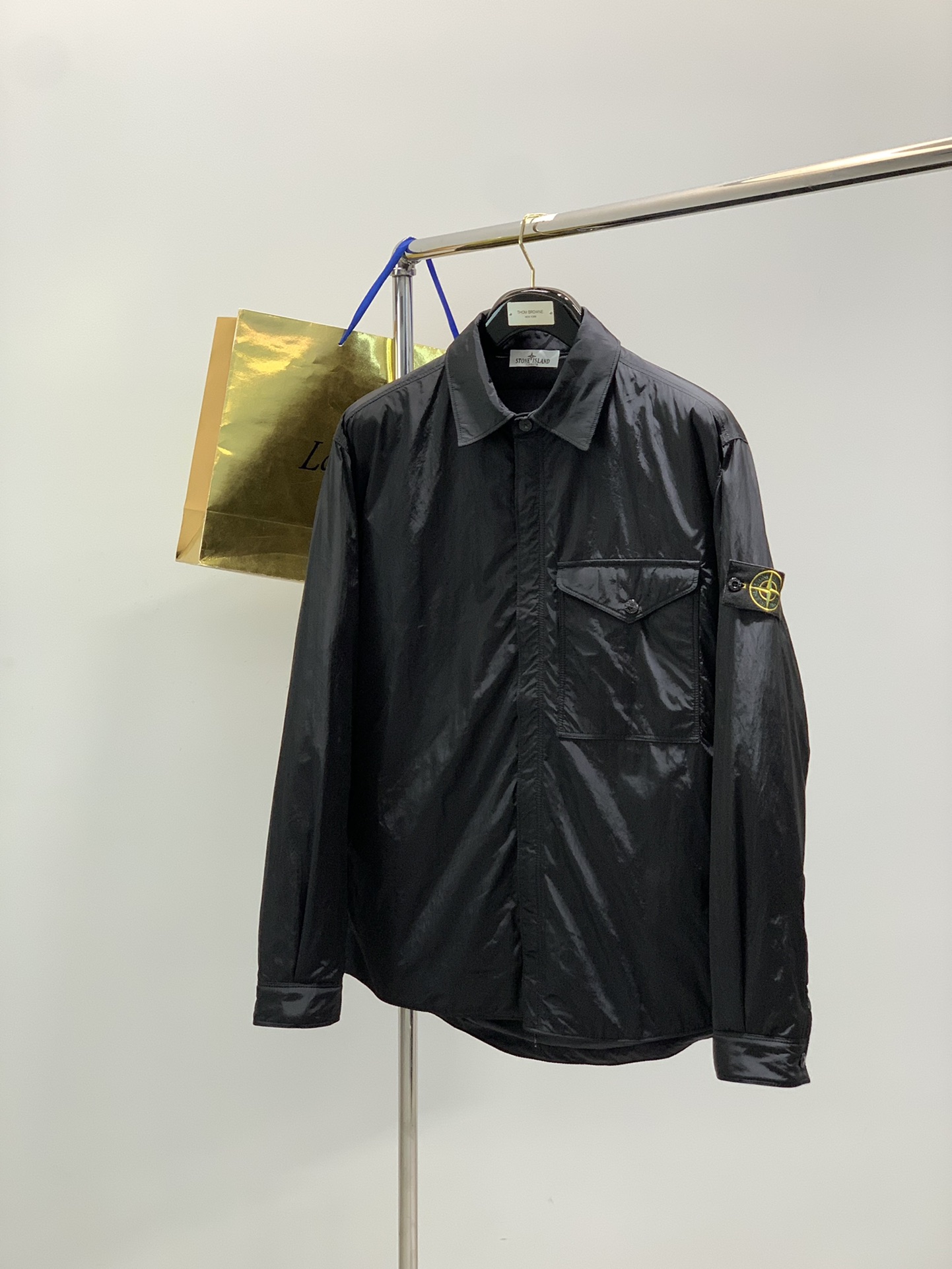 NO:608899,, Stone Island down craftsmanship is so awesome, it is also a difficult order to make. You can compare the fabrics at will, iron insurance export orders, customer-supplied metal wire soft fabrics. st Shitoujia men's compass armband shirt-style work clothes. Handsome shirt style military version design. Exquisite quality and craftsmanship. Inner sewing. Line lock cotton treatment. Fine workmanship. Check if it is the same as the counter. You can see when you get it. Black bright yellow. Size m-3xL.  M size bust 116. Shoulder width 50. Clothing length 72. Sleeve length 63. Bust size in other sizes L120 xL124 2xL128 3xL132. Shoulder width, length of sleeves, length of clothes, each size differs by 1.3cm, shirts, down jacket, alexander wang19860909,石头岛 羽绒工艺太牛了,也很难做到的订单.面料你随意对比,铁保出口订单,客供金属丝柔型面料.st石头家男士罗盘袖标 衬衫式工装棉衣.帅气的衬衫版型 军版设计.品质工艺精湛 内里缝纫.线条锁棉处理. 精细做工.和柜台是不是一路货 你到手看.黑色 亮黄色. 尺码m-3xL. m码胸围116.肩宽50.衣长72 袖长63 其他码胸围 L120 xL124 2xL128 3xL132 肩宽衣长袖长每码相差1.3cm,,shirts,down jacket,alexander wang,Men's clothing