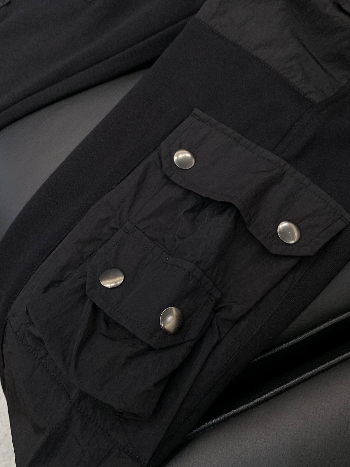 ，juun.j剪裁 yydsJuan.j也是大半个娱乐圈 时髦圈 衣橱一定一定有的品牌。 这个神仙品牌称