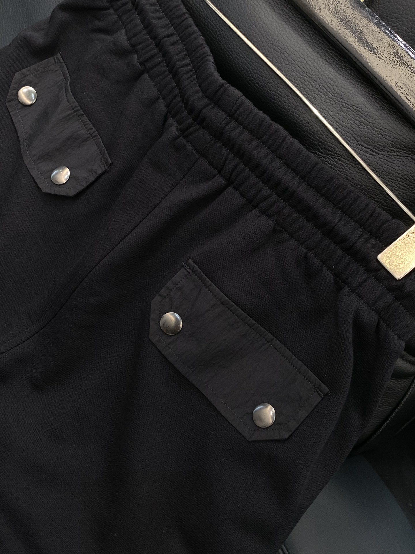 ，juun.j剪裁 yydsJuan.j也是大半个娱乐圈 时髦圈 衣橱一定一定有的品牌。 这个神仙品牌称