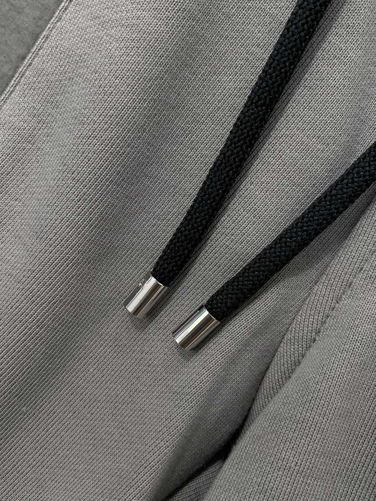 ，juun.j剪裁 yydsJuan.j也是大半个娱乐圈 时髦圈 衣橱一定一定有的品牌。 这个神仙品牌称