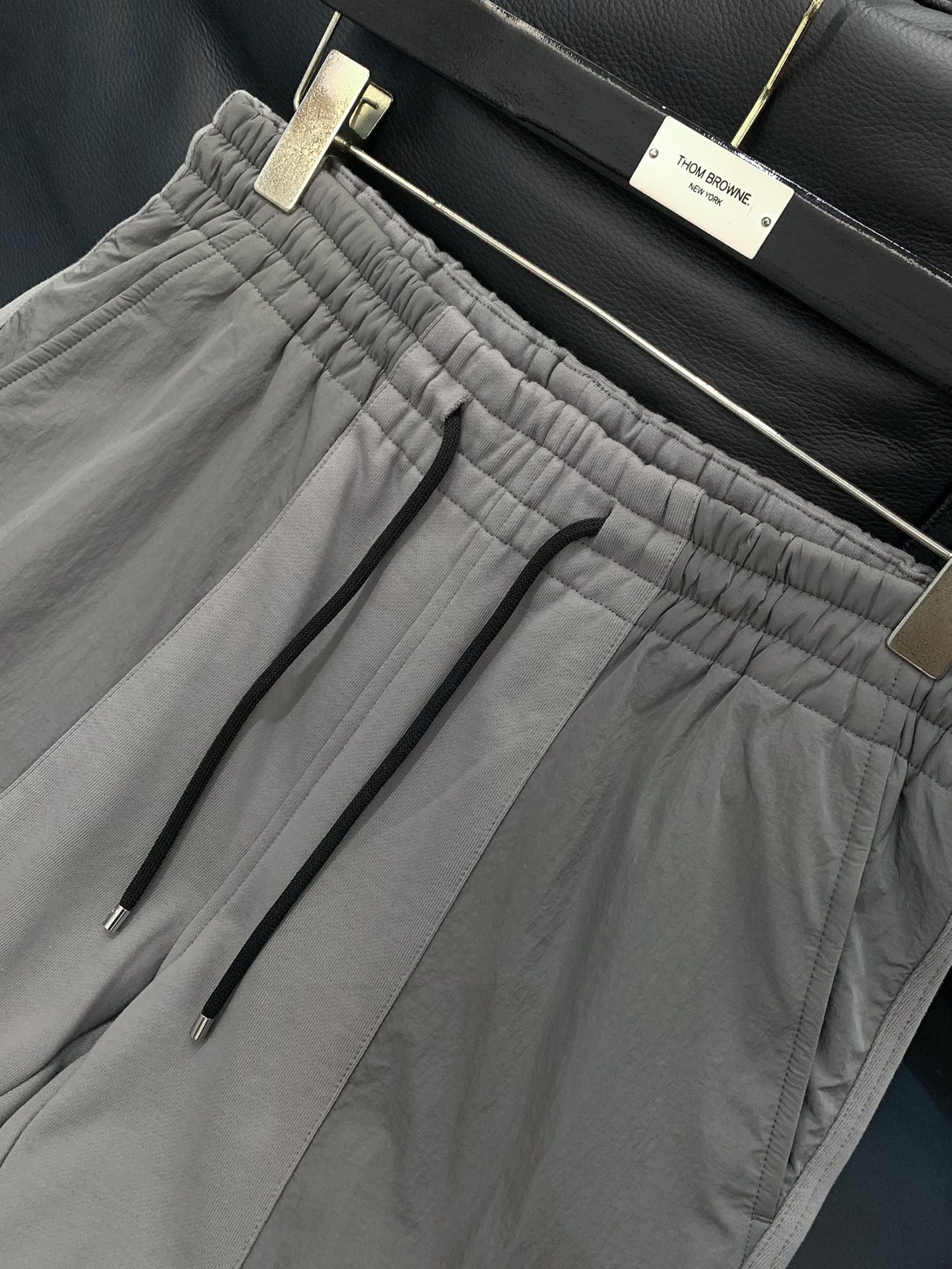 ，juun.j剪裁 yydsJuan.j也是大半个娱乐圈 时髦圈 衣橱一定一定有的品牌。 这个神仙品牌称