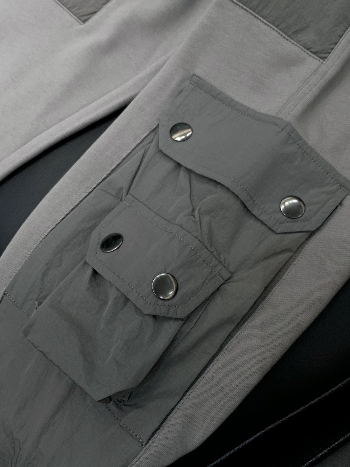 ，juun.j剪裁 yydsJuan.j也是大半个娱乐圈 时髦圈 衣橱一定一定有的品牌。 这个神仙品牌称