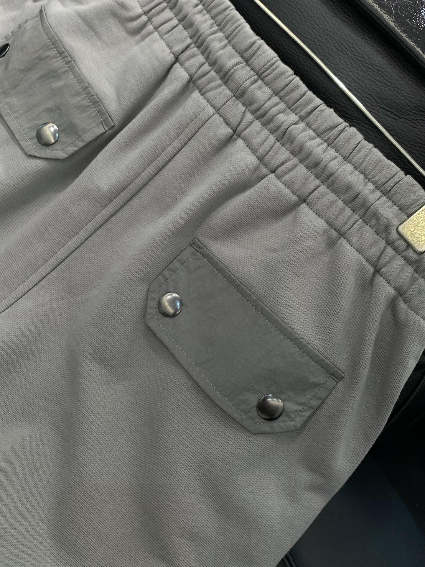 ，juun.j剪裁 yydsJuan.j也是大半个娱乐圈 时髦圈 衣橱一定一定有的品牌。 这个神仙品牌称