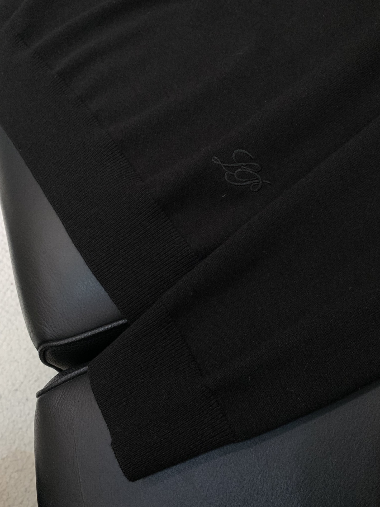 ，Loro Piana(Loro Piana )，冬季最新品，专柜同步有售，原单狠货，时尚休闲羊绒翻领针织毛衣，采用进口