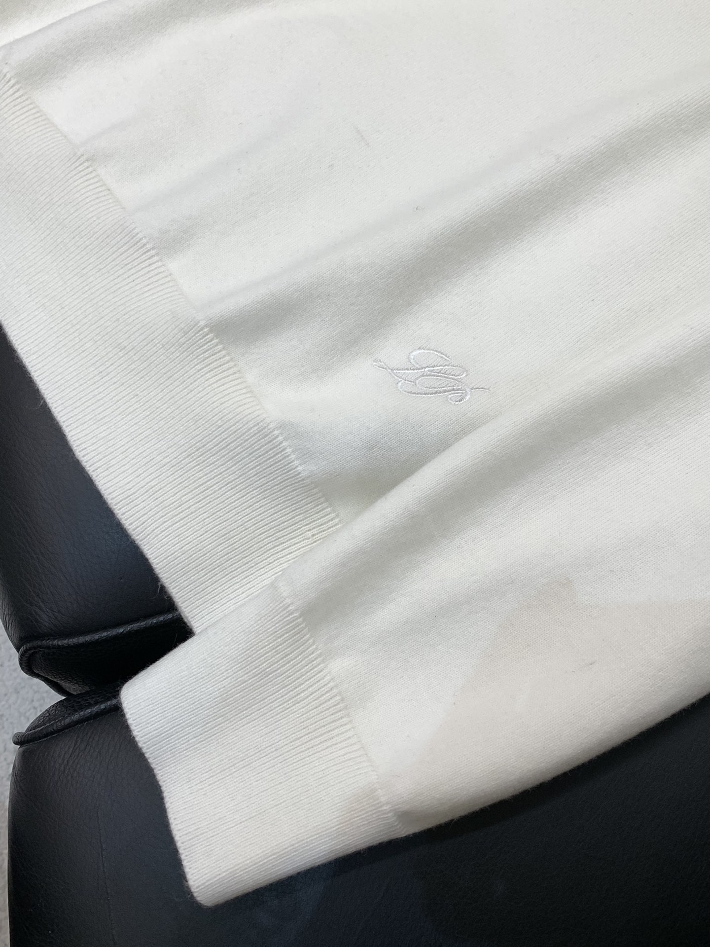 ，Loro Piana(Loro Piana )，冬季最新品，专柜同步有售，原单狠货，时尚休闲羊绒翻领针织毛衣，采用进口