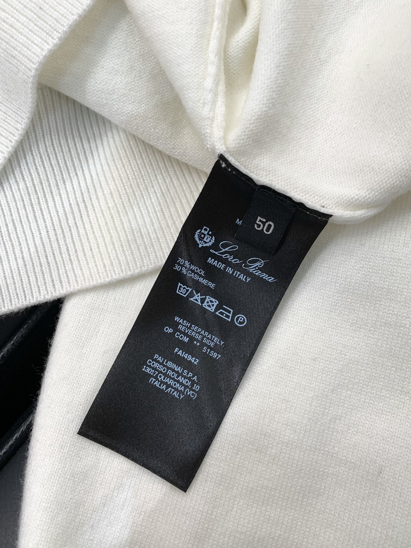 ，Loro Piana(Loro Piana )，冬季最新品，专柜同步有售，原单狠货，时尚休闲羊绒翻领针织毛衣，采用进口