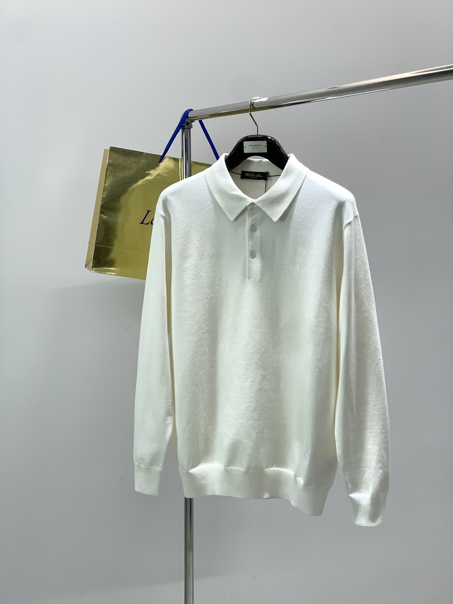 ，Loro Piana(Loro Piana )，冬季最新品，专柜同步有售，原单狠货，时尚休闲羊绒翻领针织毛衣，采用进口