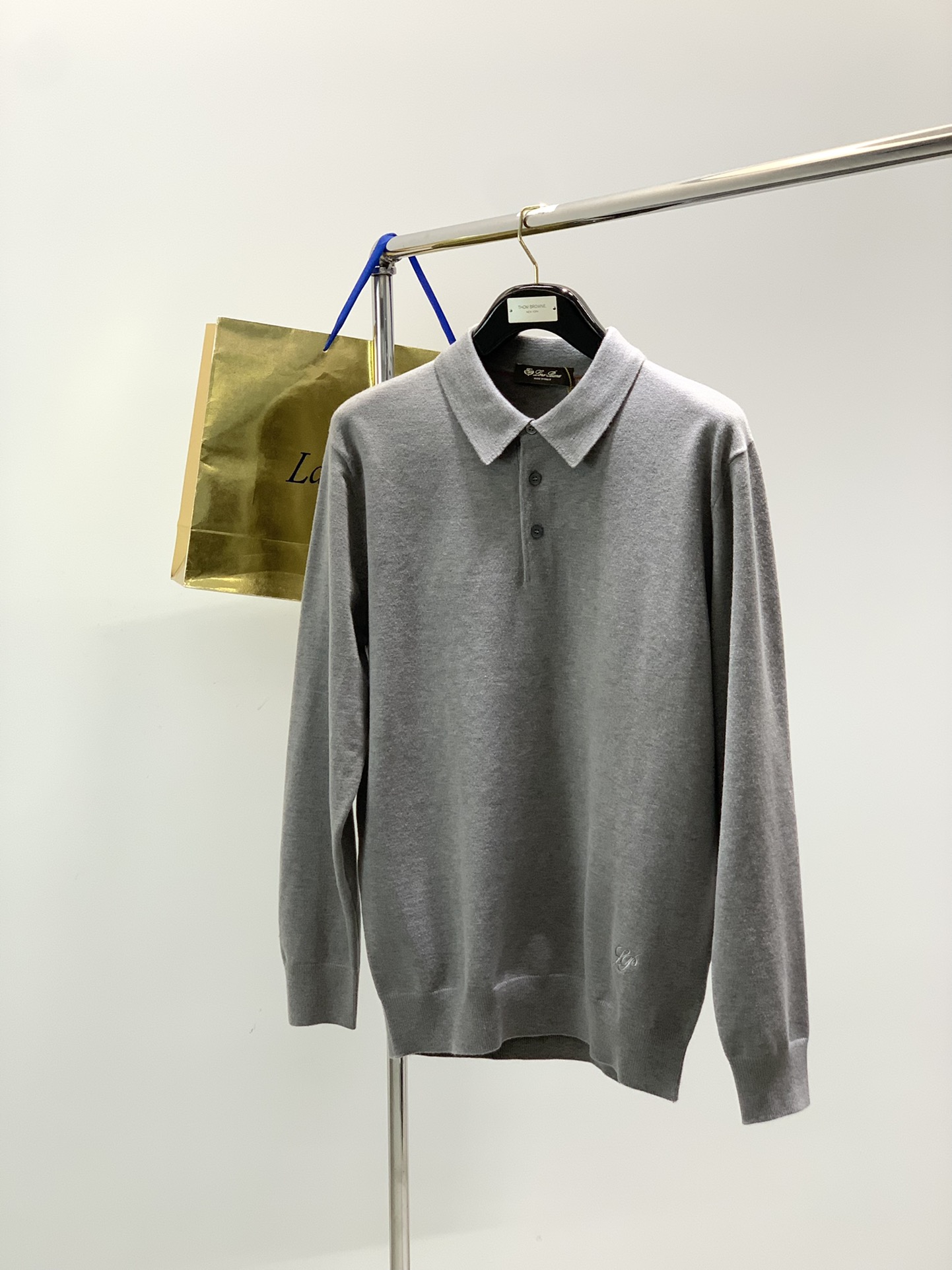 ，Loro Piana(Loro Piana )，冬季最新品，专柜同步有售，原单狠货，时尚休闲羊绒翻领针织毛衣，采用进口