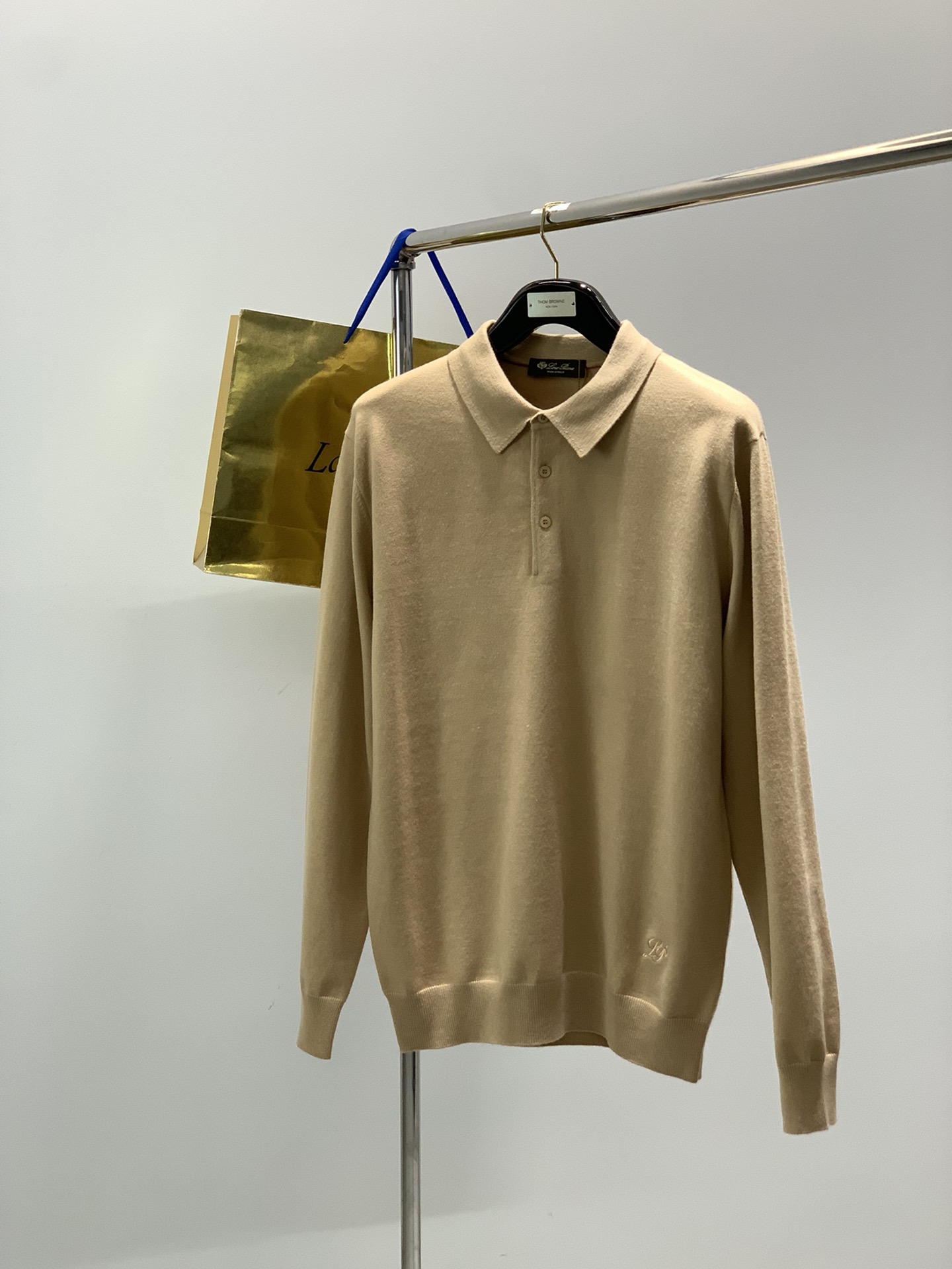 ，Loro Piana(Loro Piana )，冬季最新品，专柜同步有售，原单狠货，时尚休闲羊绒翻领针织毛衣，采用进口