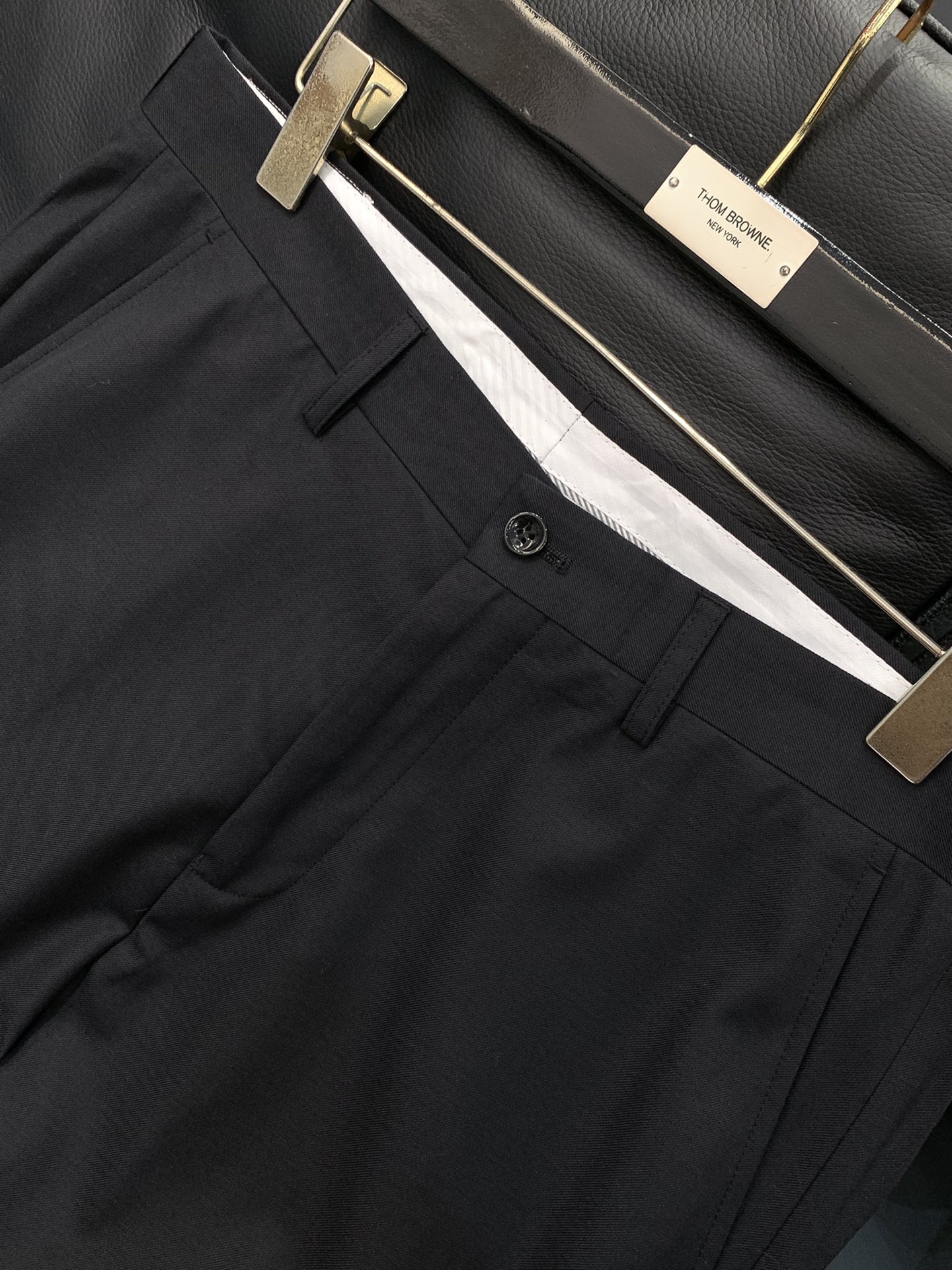 ，LouisVuitton 路易威登，2025秋季最新款，专柜同步有售，原单狠货，时尚休闲西裤，上身很有