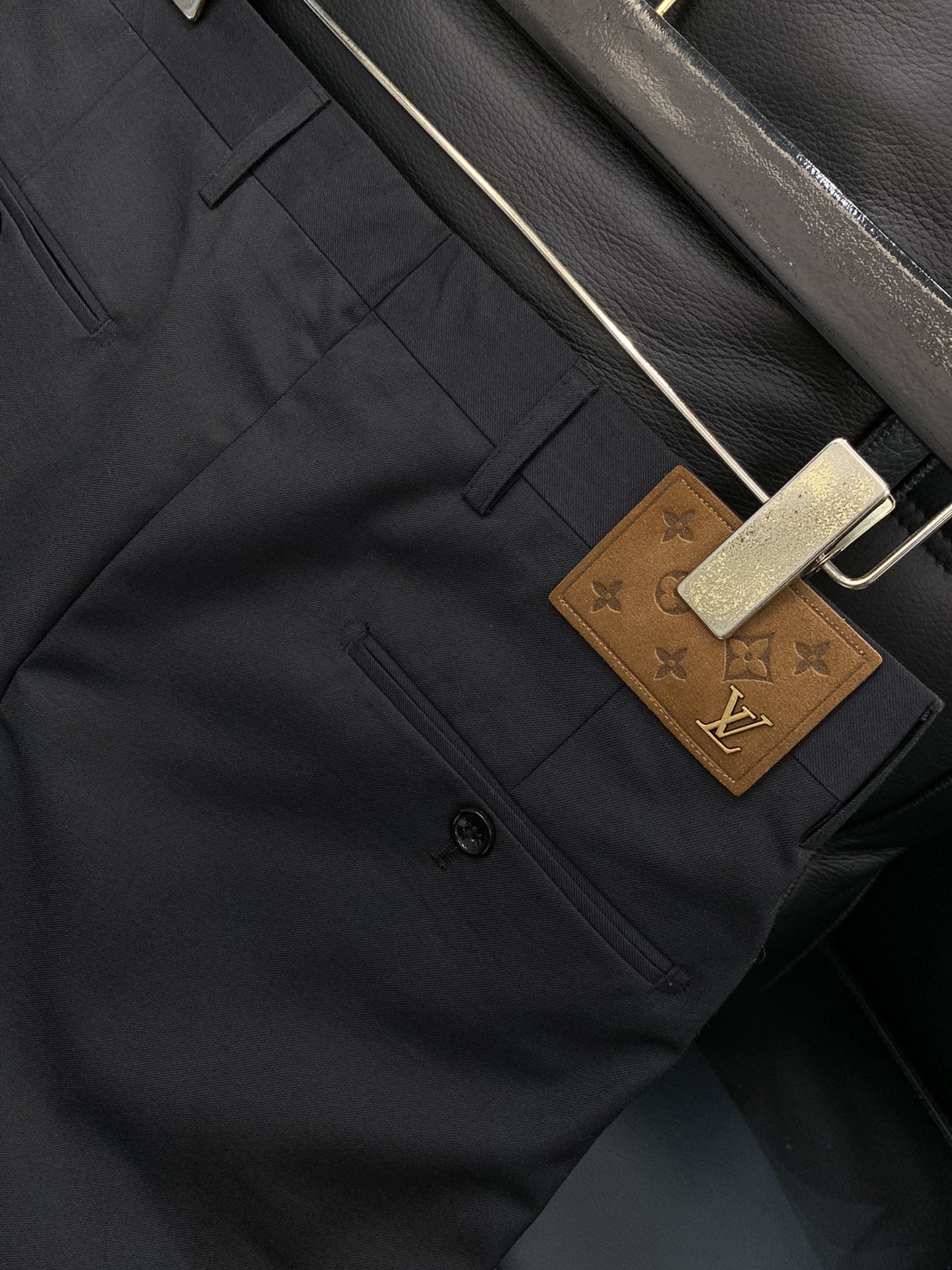 ，LouisVuitton 路易威登，2025秋季最新款，专柜同步有售，原单狠货，时尚休闲西裤，上身很有