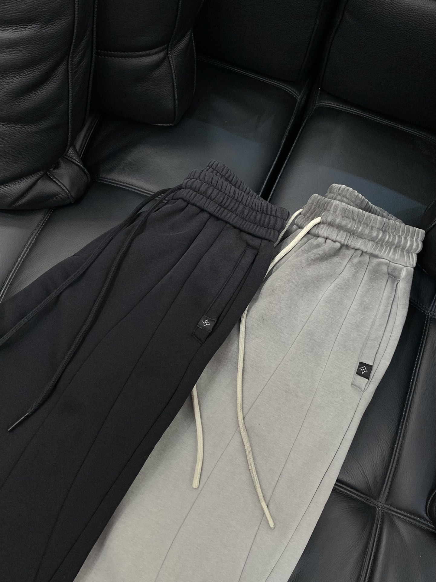 ，LouisVuitton 路易威登，2025冬季最新款，专柜同步有售，原单狠货，时尚休闲➕绒长裤，上身