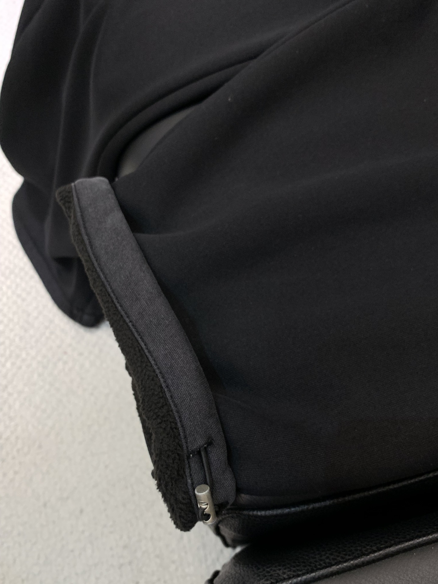 ，LouisVuitton 路易威登，2025冬季最新款，专柜同步有售，原单狠货，时尚休闲➕绒长裤，上身