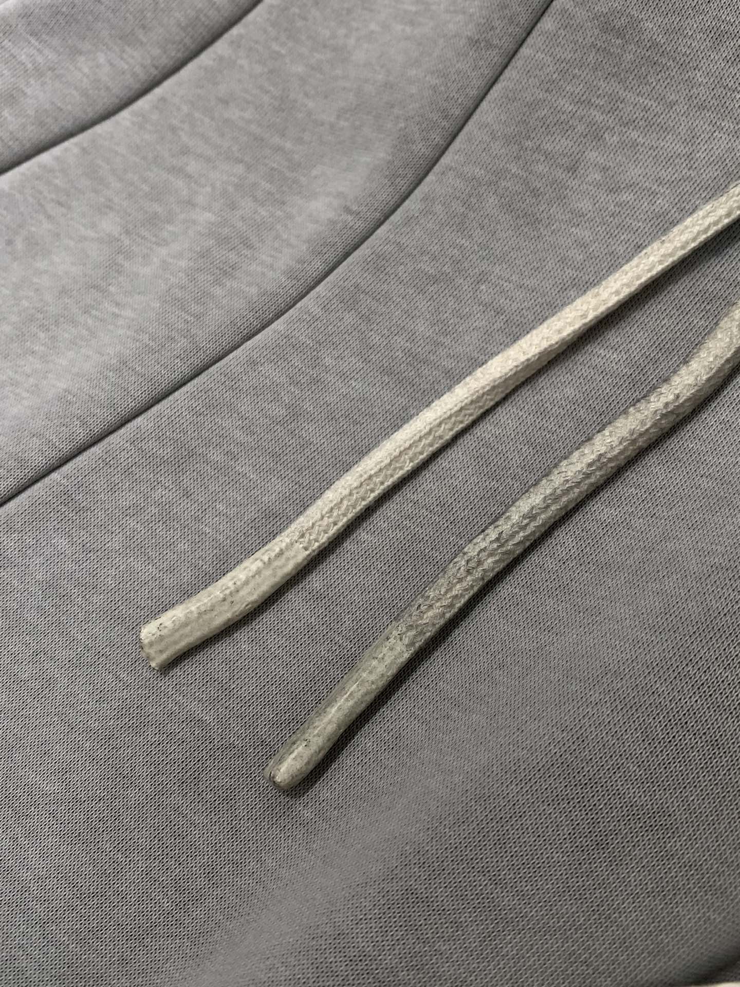 ，LouisVuitton 路易威登，2025冬季最新款，专柜同步有售，原单狠货，时尚休闲➕绒长裤，上身