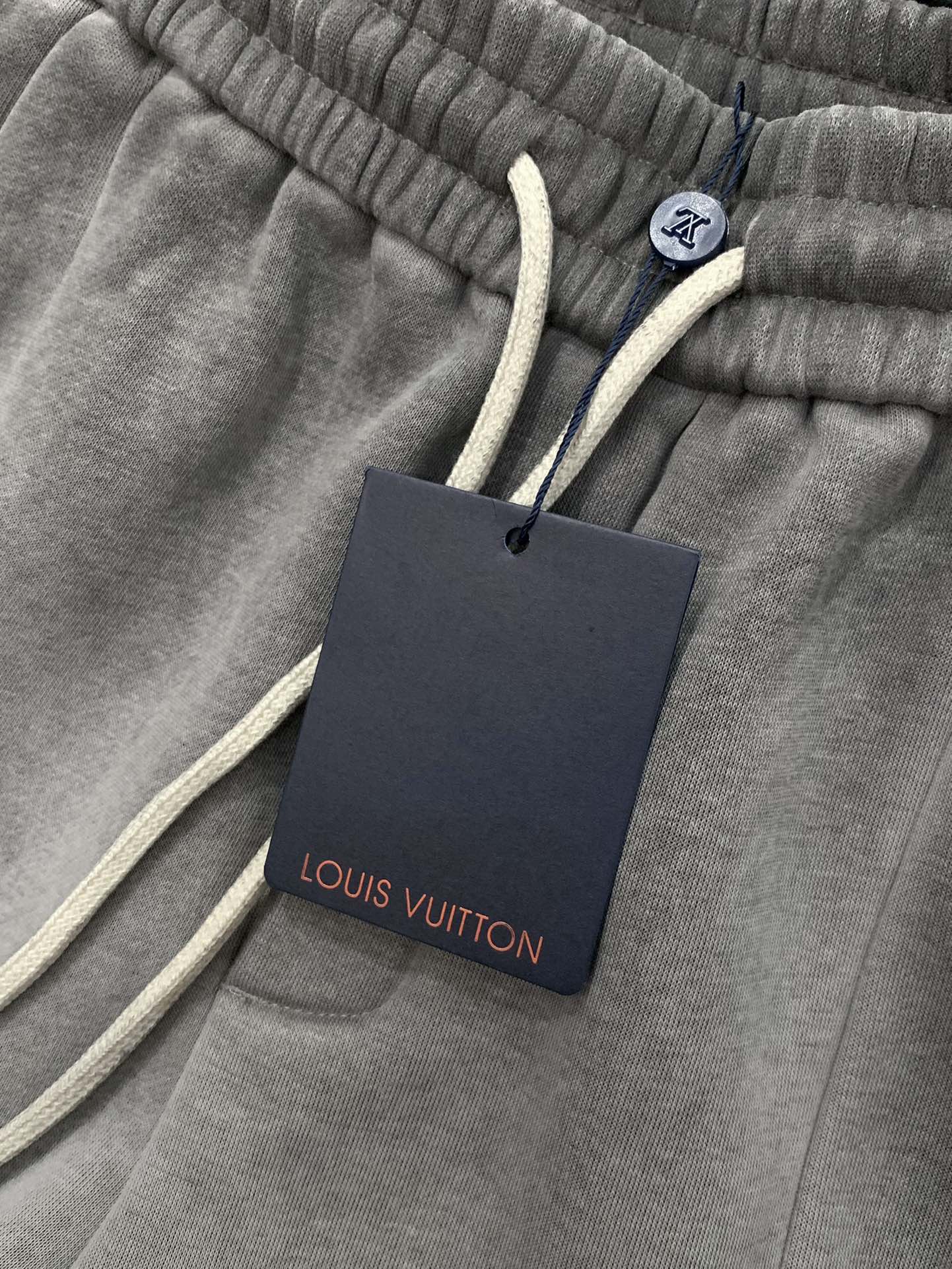 ，LouisVuitton 路易威登，2025冬季最新款，专柜同步有售，原单狠货，时尚休闲➕绒长裤，上身