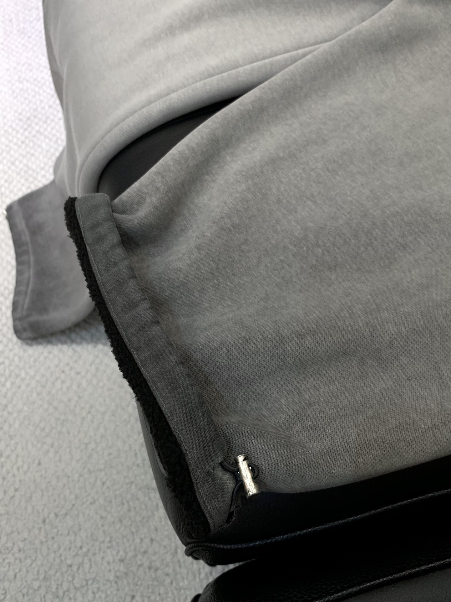 ，LouisVuitton 路易威登，2025冬季最新款，专柜同步有售，原单狠货，时尚休闲➕绒长裤，上身