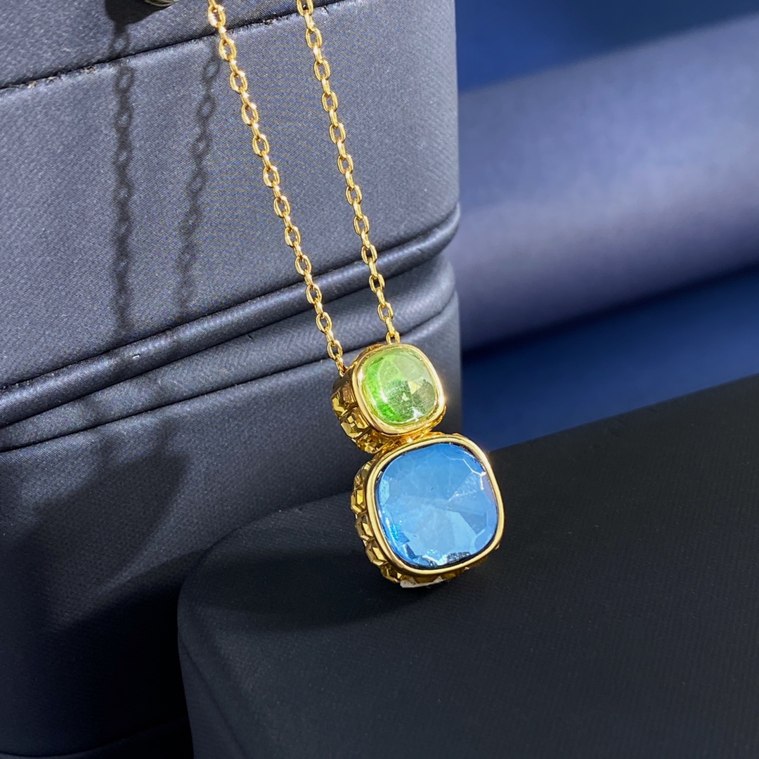 P140
施华洛世奇Chroma系列时尚几何粉色蓝色面彩色宝石可翻转糖果色八角枕形切割水晶锆石双面亮彩设计链坠项链 黄铜材料