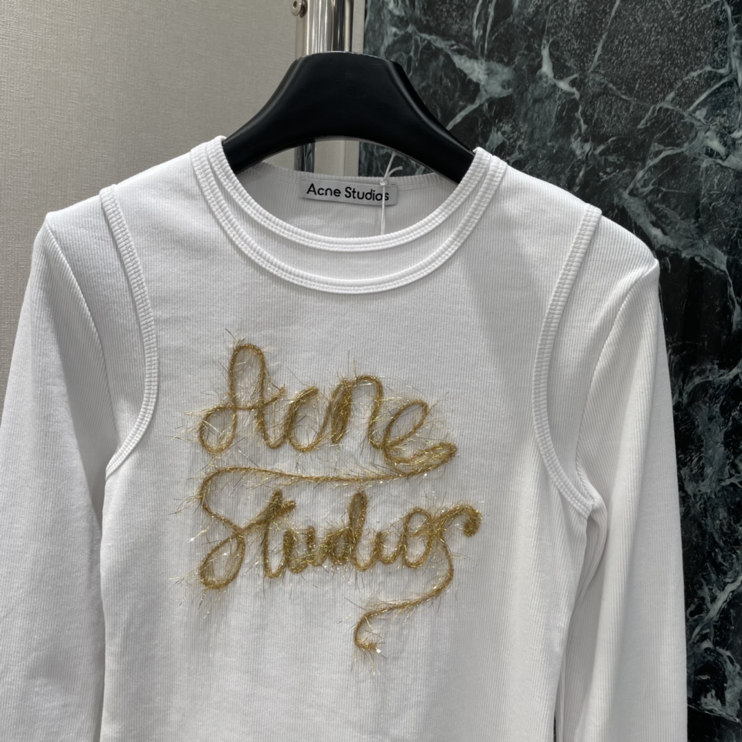 AC 25秋冬新款 假两件长袖T恤 正面金色Logo超有辨识度计 简约设计融合北欧极简风 随便搭配牛仔裤