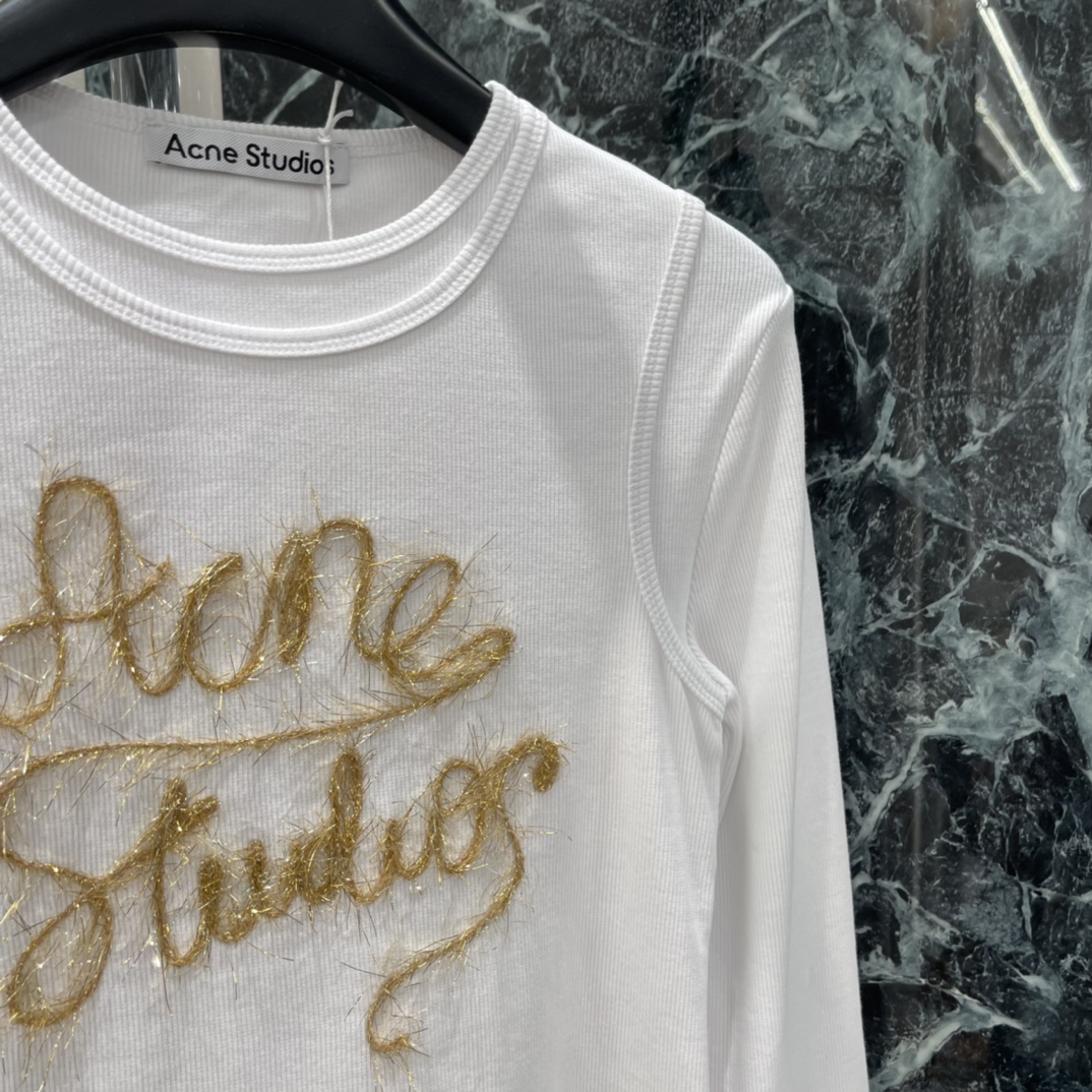 AC 25秋冬新款 假两件长袖T恤 正面金色Logo超有辨识度计 简约设计融合北欧极简风 随便搭配牛仔裤