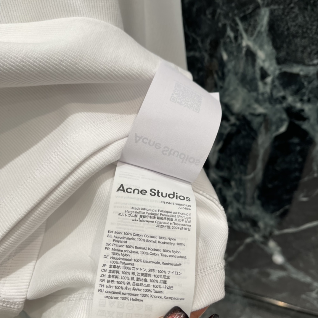 AC 25秋冬新款 假两件长袖T恤 正面金色Logo超有辨识度计 简约设计融合北欧极简风 随便搭配牛仔裤