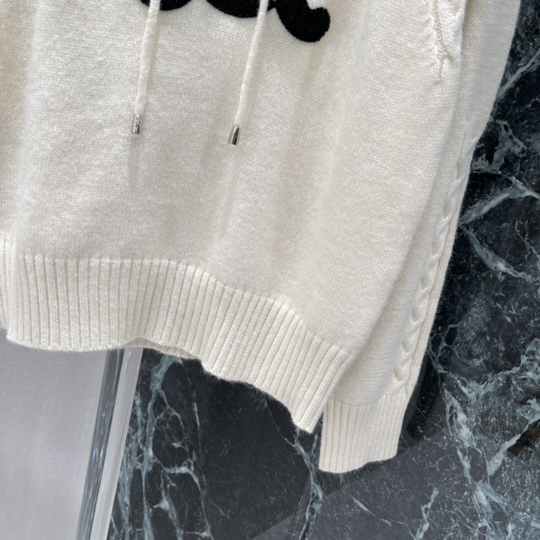 CE 25秋冬新款 凯旋门图案连帽针织衫 正面有撞色品牌图案标识品牌辨识度超高 秋冬穿超舒服!连帽设计休