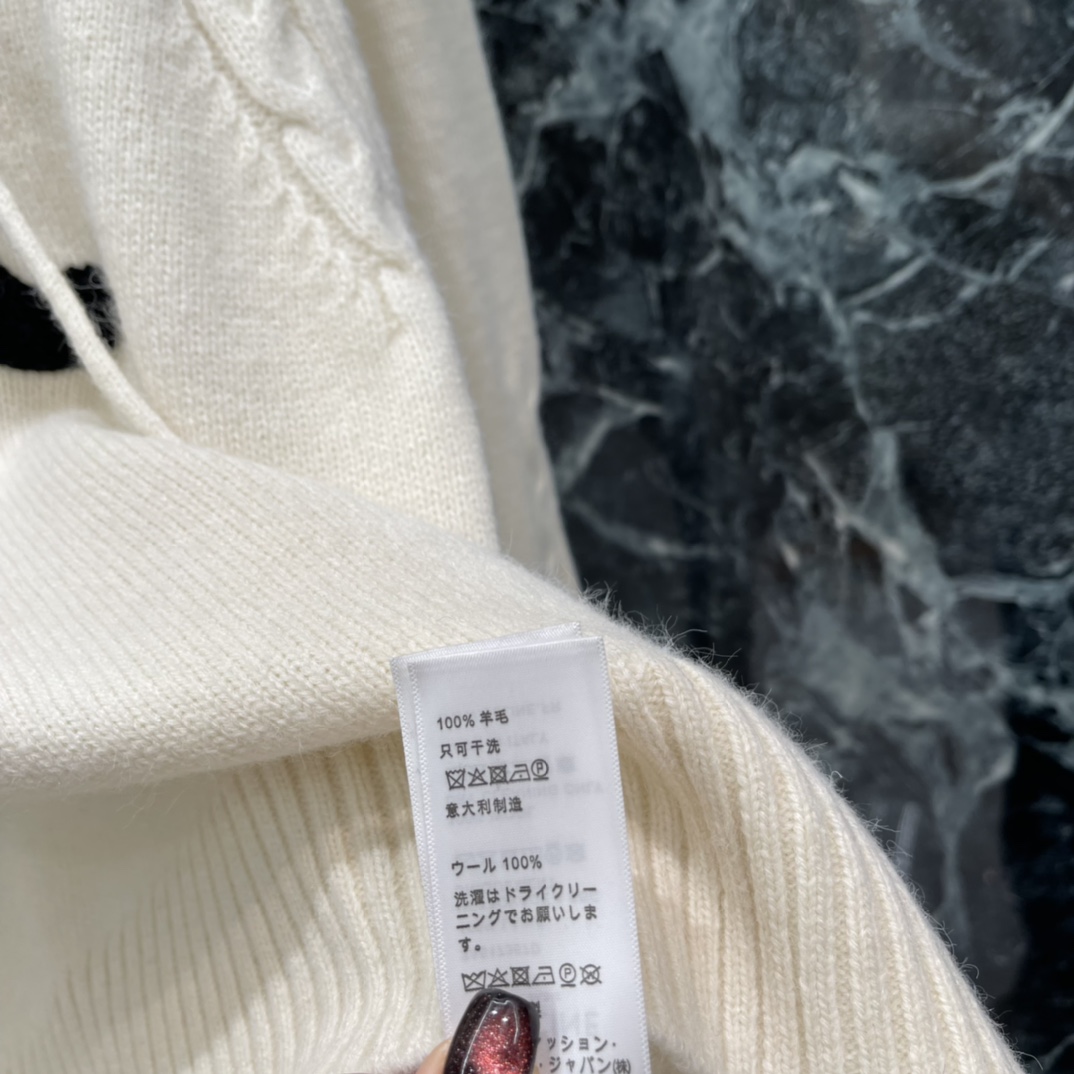 CE 25秋冬新款 凯旋门图案连帽针织衫 正面有撞色品牌图案标识品牌辨识度超高 秋冬穿超舒服!连帽设计休