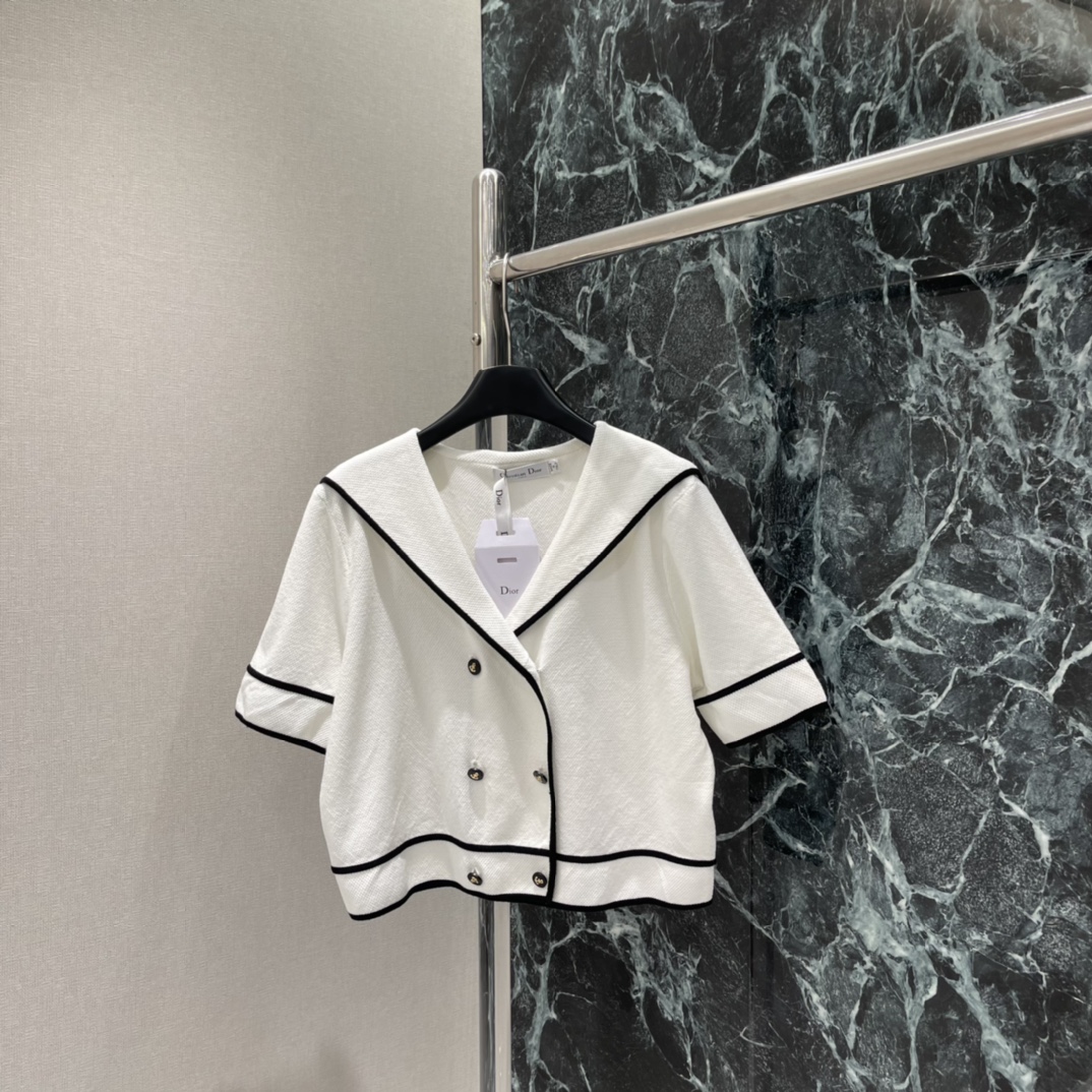 Ｄ家 25秋冬新款 海军领针织上衣 黑色镶边➕双排扣设计 背部品牌字母刺绣logo 复古优雅气质满分。短
