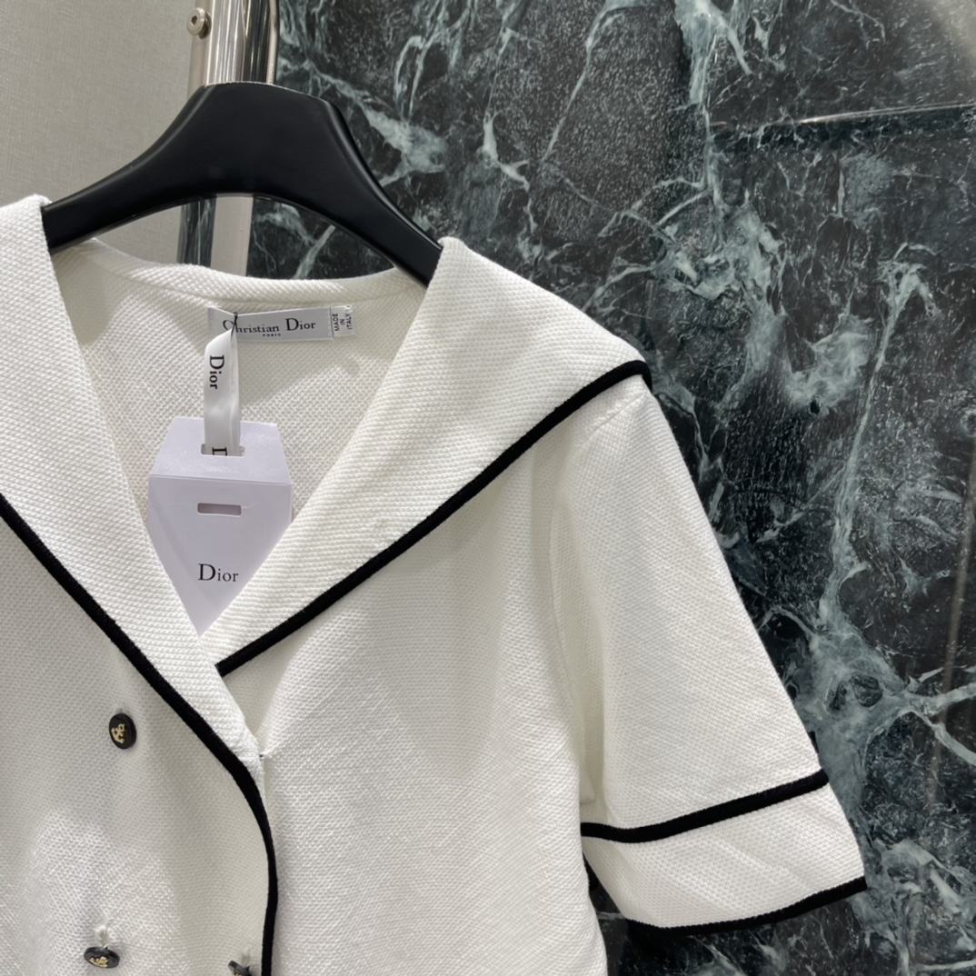 Ｄ家 25秋冬新款 海军领针织上衣 黑色镶边➕双排扣设计 背部品牌字母刺绣logo 复古优雅气质满分。短