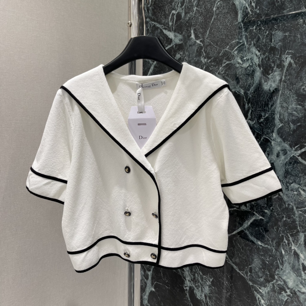 Ｄ家 25秋冬新款 海军领针织上衣 黑色镶边➕双排扣设计 背部品牌字母刺绣logo 复古优雅气质满分。短