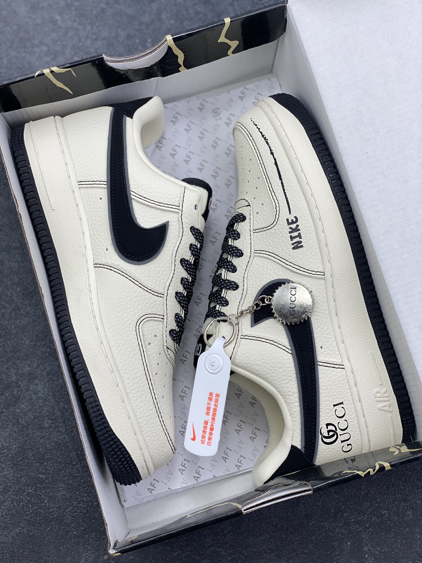 图片[9]-Nike Air Force 1 \’07 Low “古驰联名——米黑线黑银勾”空军一号 高端定制 低帮 运动鞋 休闲鞋 折边针车 工艺难度大 原楦头原纸板 原装鞋盒 定制五金配件 内置全掌气垫 原厂鞋底 货号：KJ1688-020 尺码：36 36.5 37.5 38 38.5 39 40 40.5 41 42 42.5 43 44 44.5 45-选品中心