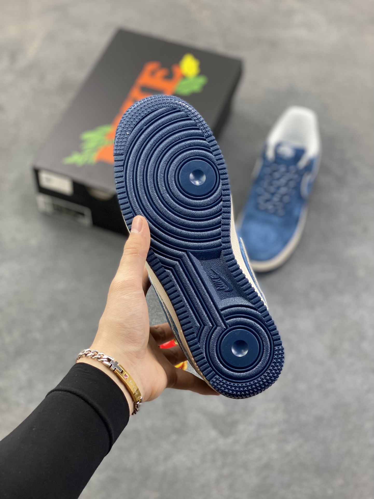 图片[5]-Nike Air Force 1 \’07 Low “头层猪八拼接” 空军一号 高端定制 低帮 运动鞋 休闲鞋 折边针车 工艺难度大 原楦头原纸板 原装鞋盒 定制五金配件 内置全掌气垫 原厂鞋底 货号：DY9867-104 尺码：36 36.5 37.5 38 38.5 39 40 40.5 41 42 42.5 43 44 44.5 45-选品中心