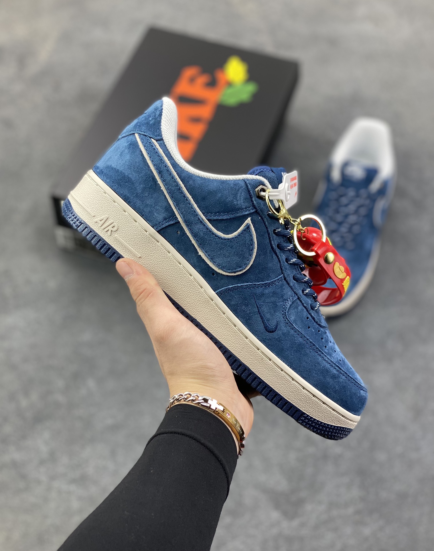 Nike Air Force 1 \’07 Low “头层猪八拼接” 空军一号 高端定制 低帮 运动鞋 休闲鞋 折边针车 工艺难度大 原楦头原纸板 原装鞋盒 定制五金配件 内置全掌气垫 原厂鞋底 货号：DY9867-104 尺码：36 36.5 37.5 38 38.5 39 40 40.5 41 42 42.5 43 44 44.5 45-选品中心
