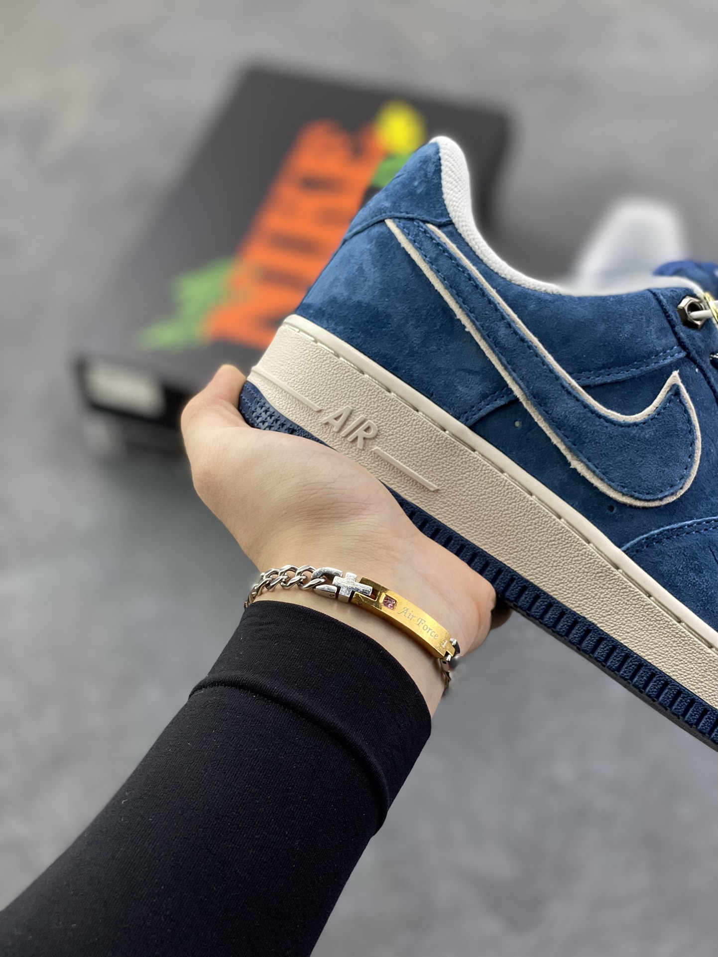 图片[6]-Nike Air Force 1 \’07 Low “头层猪八拼接” 空军一号 高端定制 低帮 运动鞋 休闲鞋 折边针车 工艺难度大 原楦头原纸板 原装鞋盒 定制五金配件 内置全掌气垫 原厂鞋底 货号：DY9867-104 尺码：36 36.5 37.5 38 38.5 39 40 40.5 41 42 42.5 43 44 44.5 45-选品中心