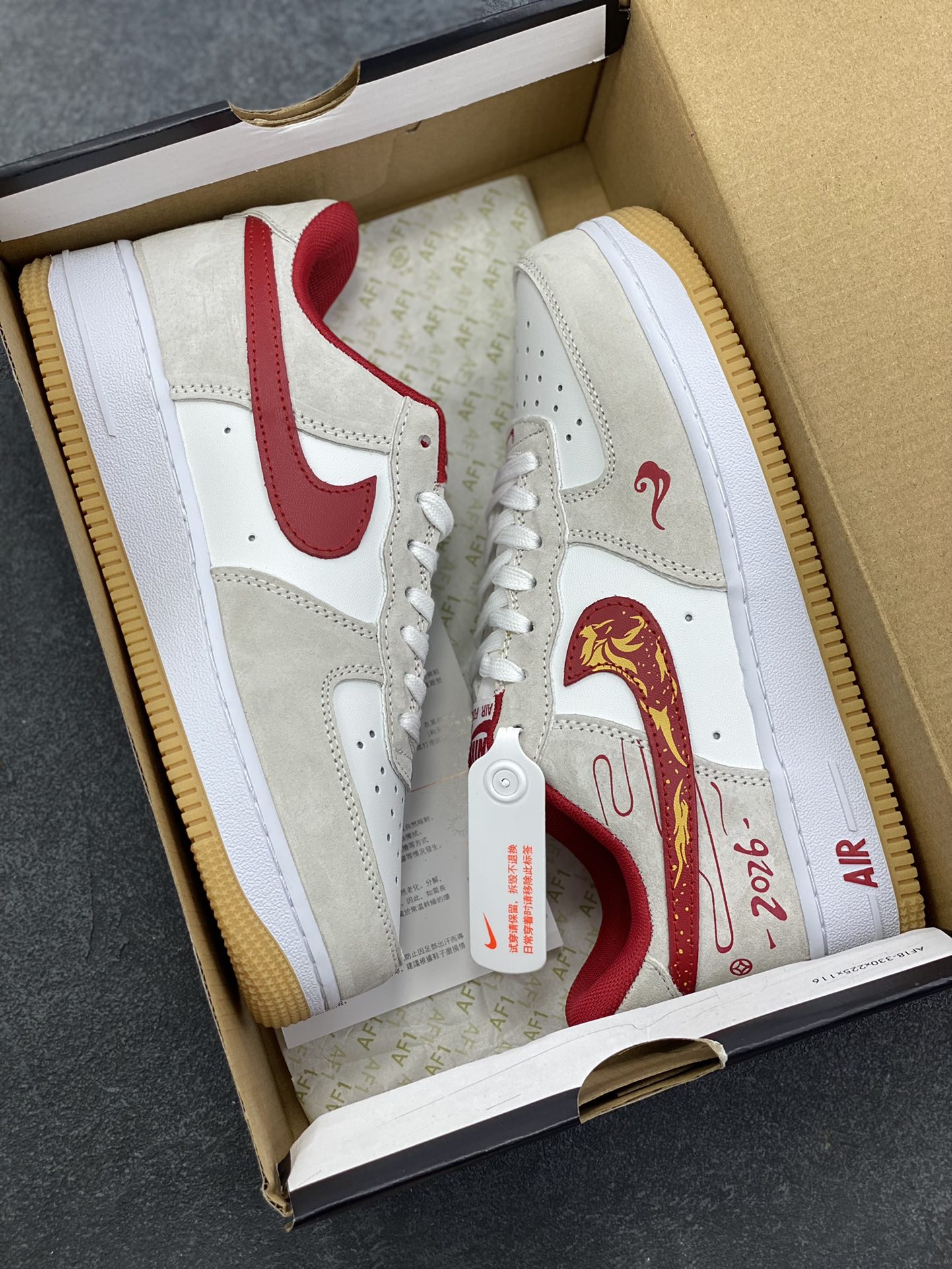 图片[9]-Nike Air Force 1 Low 空军一号低帮百搭休闲运动板鞋。柔软、弹性十足的缓震性能和出色的中底设计，横跨复古与现代的外型结合，造就出风靡全球三十多年的Force 1，直到今天还深受青睐。 货号：IB6388-101 尺码：36 36.5 37.5 38 38.5 39 40 40.5 41 42 42.5 43 44 44.5 45-选品中心