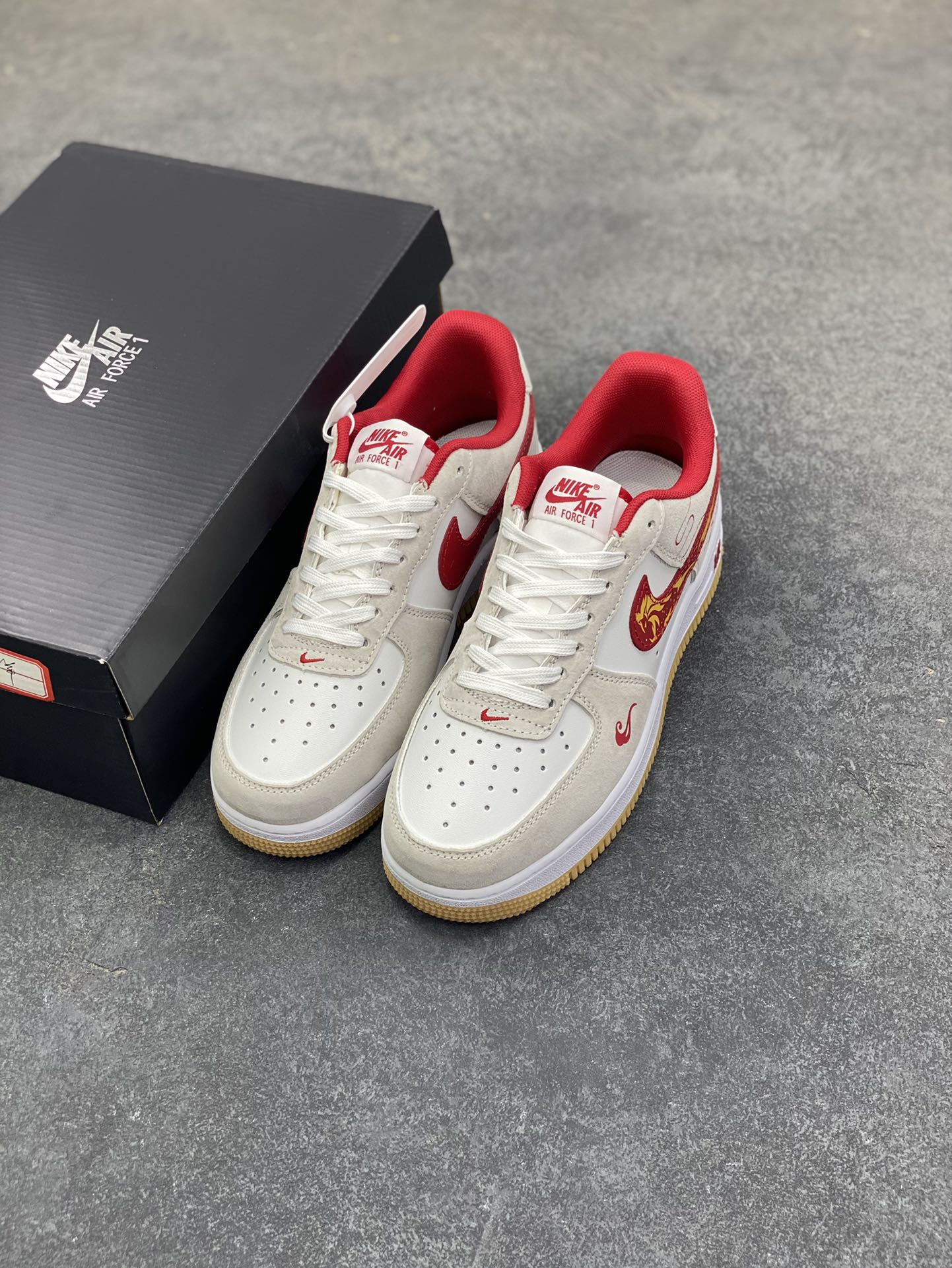 图片[8]-Nike Air Force 1 Low 空军一号低帮百搭休闲运动板鞋。柔软、弹性十足的缓震性能和出色的中底设计，横跨复古与现代的外型结合，造就出风靡全球三十多年的Force 1，直到今天还深受青睐。 货号：IB6388-101 尺码：36 36.5 37.5 38 38.5 39 40 40.5 41 42 42.5 43 44 44.5 45-选品中心