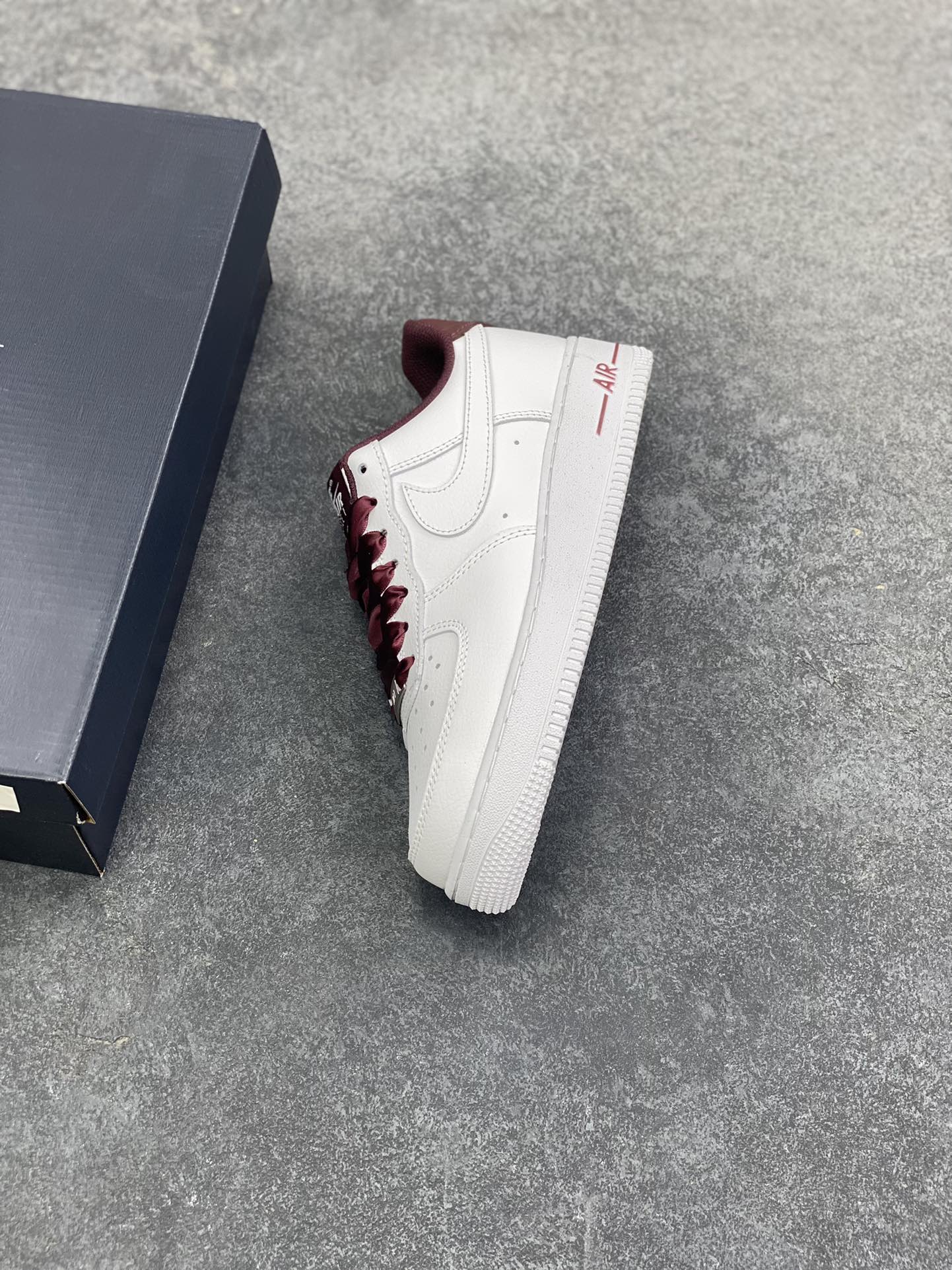 图片[7]-Nike Air Force 1 Low 白深棕 原楦头原纸板 打造纯正空军版型 专注外贸渠道 全掌内置蜂窝气垫 原盒配件 原厂中底钢印、拉帮完美 货号：HV4403-600 尺码：35.5 36 36.5 37.5 38 38.5 39 40-选品中心