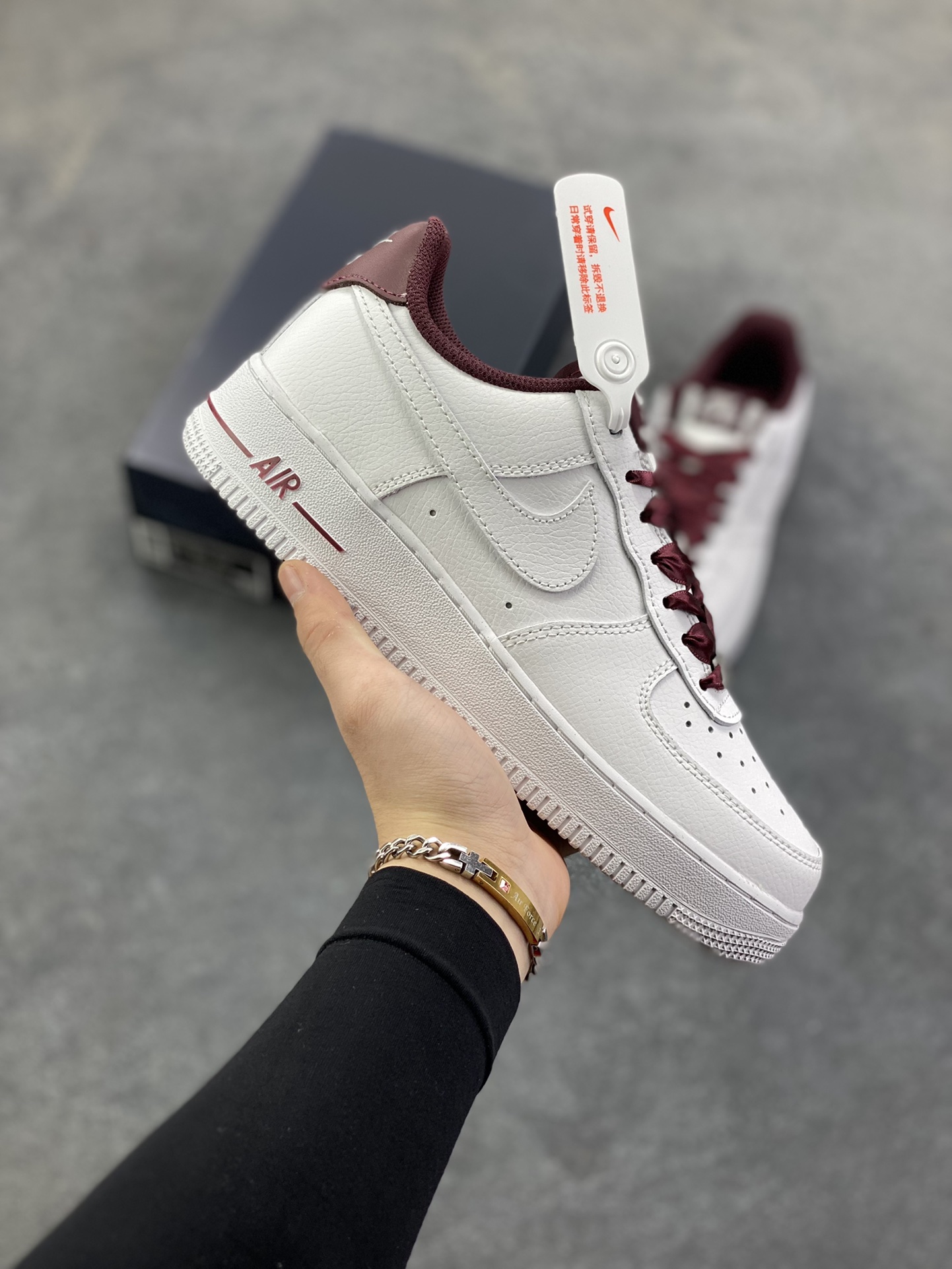 Nike Air Force 1 Low 白深棕 原楦头原纸板 打造纯正空军版型 专注外贸渠道 全掌内置蜂窝气垫 原盒配件 原厂中底钢印、拉帮完美 货号：HV4403-600 尺码：35.5 36 36.5 37.5 38 38.5 39 40-选品中心