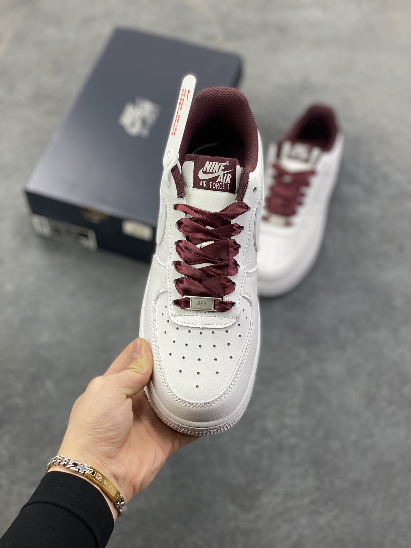图片[2]-Nike Air Force 1 Low 白深棕 原楦头原纸板 打造纯正空军版型 专注外贸渠道 全掌内置蜂窝气垫 原盒配件 原厂中底钢印、拉帮完美 货号：HV4403-600 尺码：35.5 36 36.5 37.5 38 38.5 39 40-选品中心