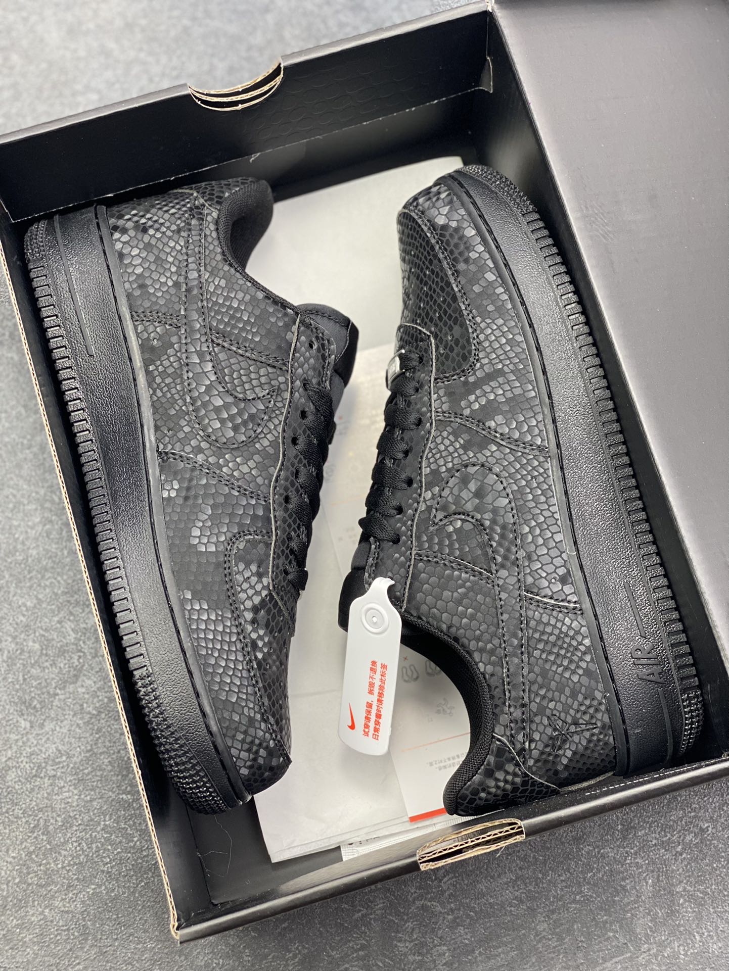 图片[9]-Nike Air Force 1 Low 科比 空军一号低帮运动休闲板鞋 原楦头原纸板 打造纯正空军版型 专注外贸渠道 全掌内置蜂窝气垫 原盒配件 原厂中底钢印、拉帮完美 货号：IB0018-003 尺码：36 36.5 37.5 38 38.5 39 40 40.5 41 42 42.5 43 44 44.5 45-选品中心
