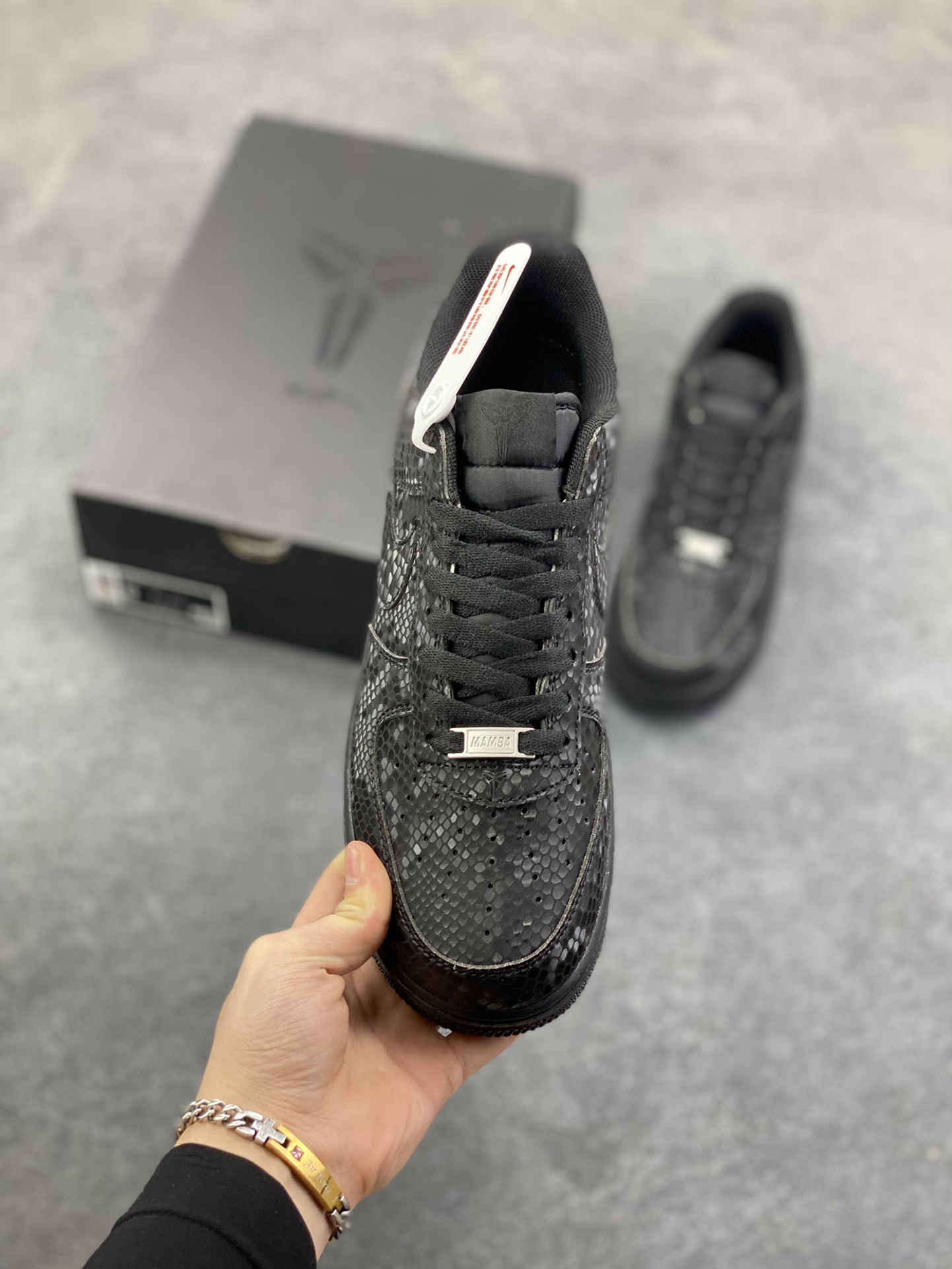 图片[2]-Nike Air Force 1 Low 科比 空军一号低帮运动休闲板鞋 原楦头原纸板 打造纯正空军版型 专注外贸渠道 全掌内置蜂窝气垫 原盒配件 原厂中底钢印、拉帮完美 货号：IB0018-003 尺码：36 36.5 37.5 38 38.5 39 40 40.5 41 42 42.5 43 44 44.5 45-选品中心
