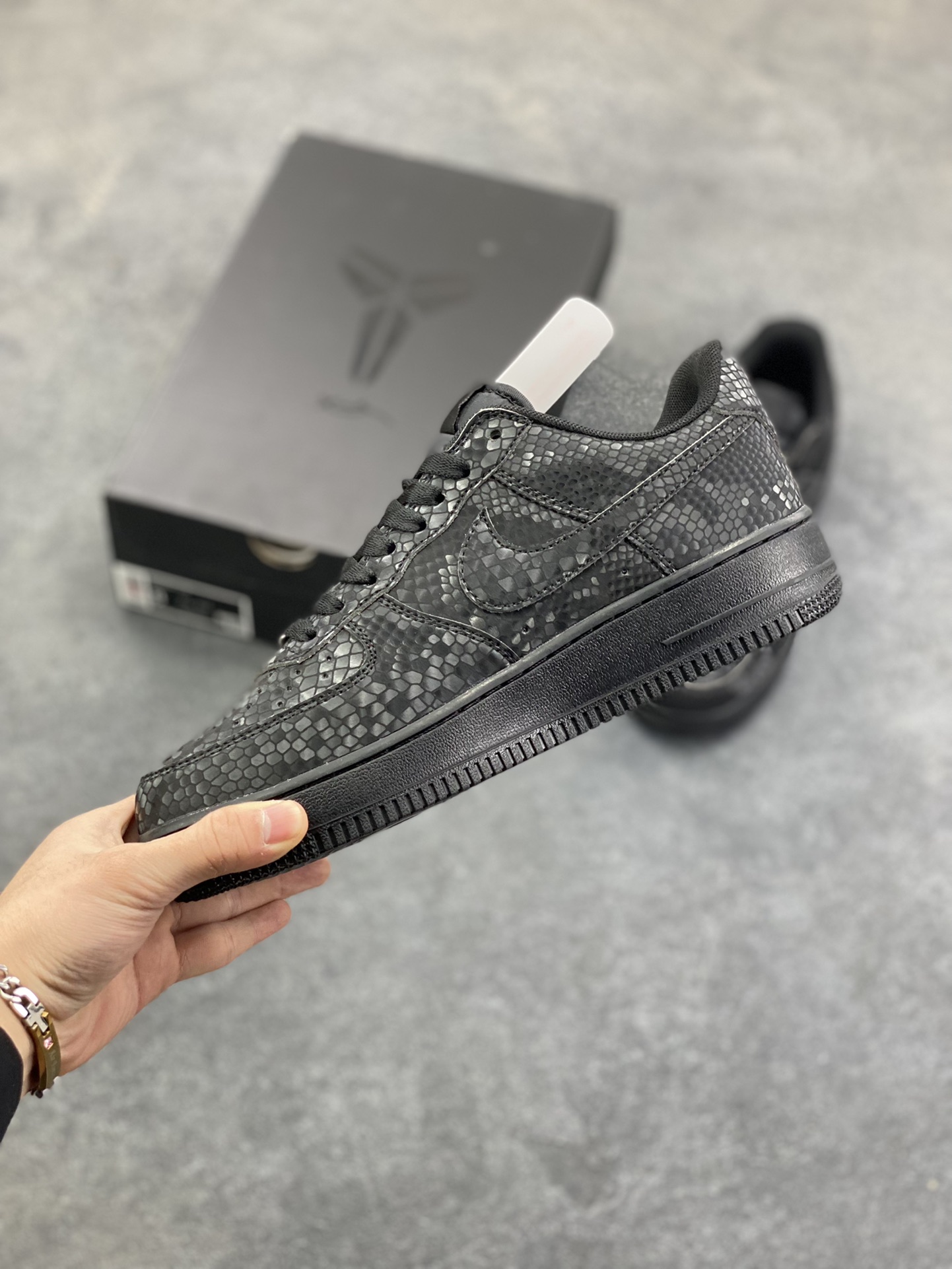 图片[3]-Nike Air Force 1 Low 科比 空军一号低帮运动休闲板鞋 原楦头原纸板 打造纯正空军版型 专注外贸渠道 全掌内置蜂窝气垫 原盒配件 原厂中底钢印、拉帮完美 货号：IB0018-003 尺码：36 36.5 37.5 38 38.5 39 40 40.5 41 42 42.5 43 44 44.5 45-选品中心