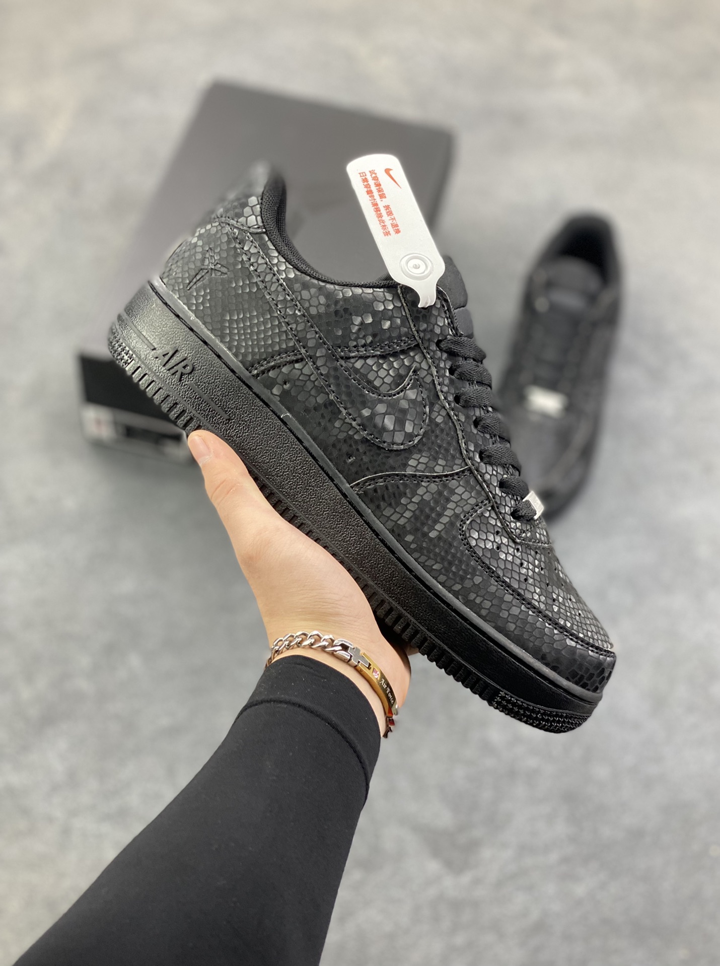 Nike Air Force 1 Low 科比 空军一号低帮运动休闲板鞋 原楦头原纸板 打造纯正空军版型 专注外贸渠道 全掌内置蜂窝气垫 原盒配件 原厂中底钢印、拉帮完美 货号：IB0018-003 尺码：36 36.5 37.5 38 38.5 39 40 40.5 41 42 42.5 43 44 44.5 45-选品中心