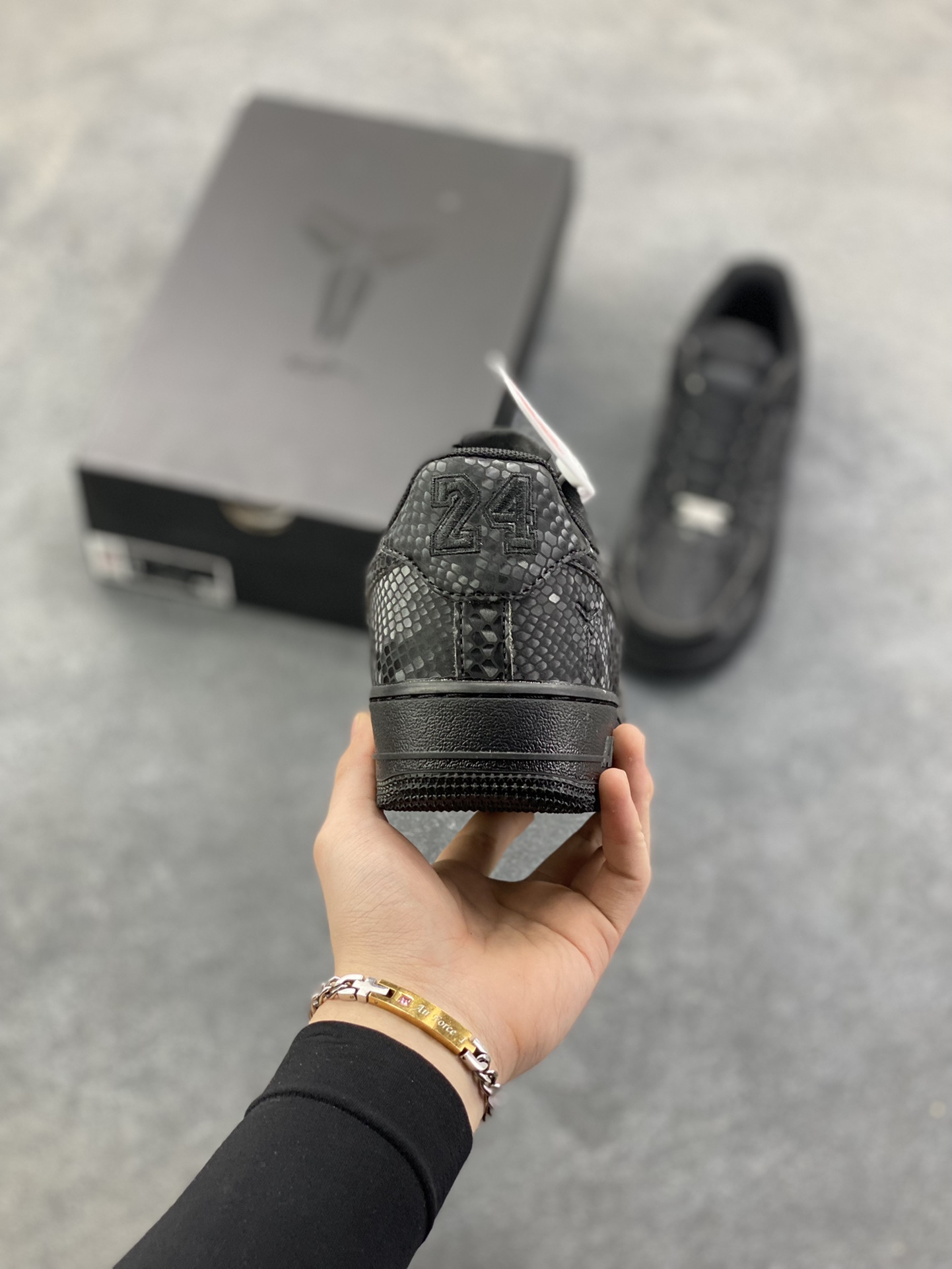 图片[4]-Nike Air Force 1 Low 科比 空军一号低帮运动休闲板鞋 原楦头原纸板 打造纯正空军版型 专注外贸渠道 全掌内置蜂窝气垫 原盒配件 原厂中底钢印、拉帮完美 货号：IB0018-003 尺码：36 36.5 37.5 38 38.5 39 40 40.5 41 42 42.5 43 44 44.5 45-选品中心