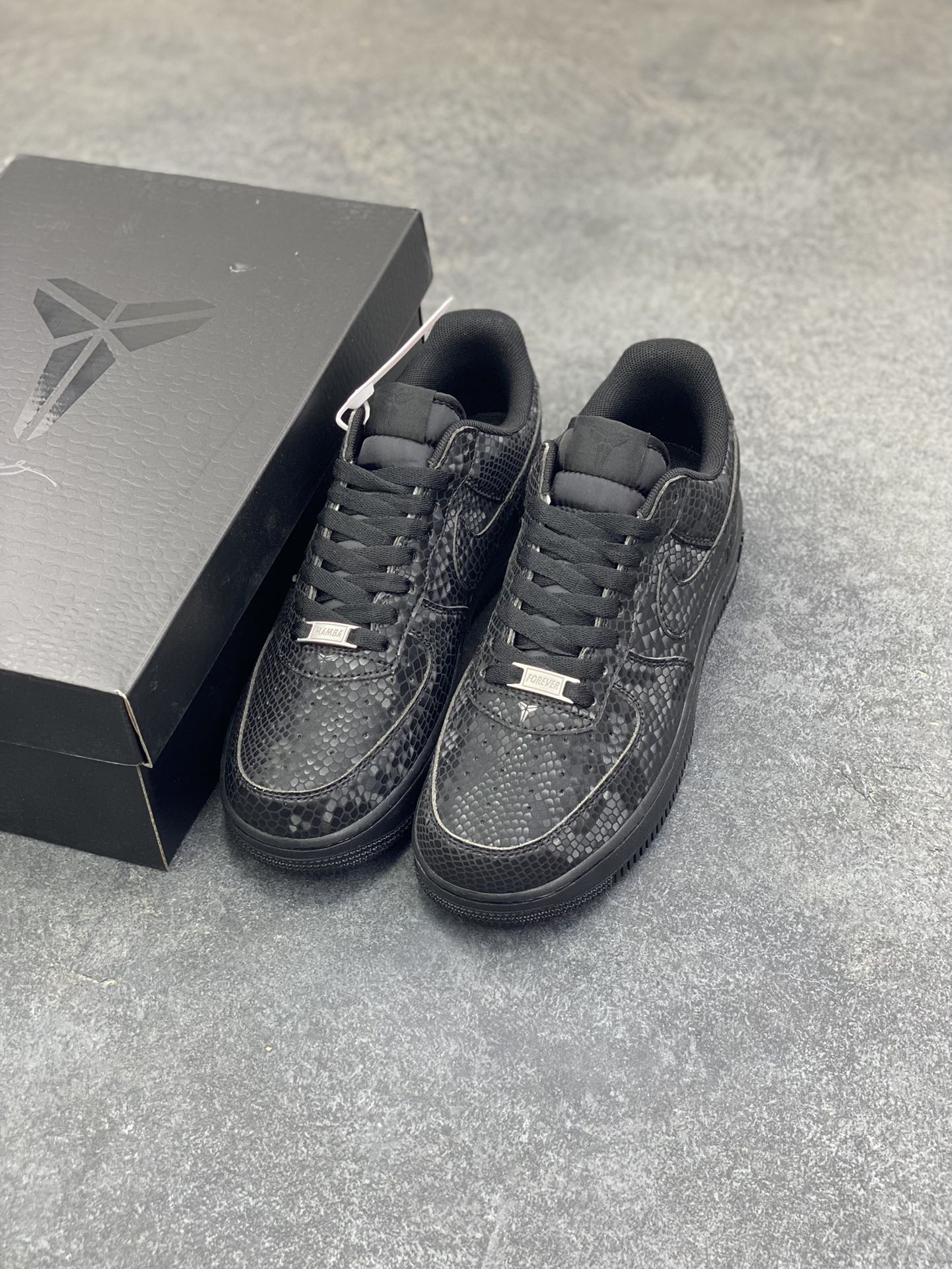 图片[8]-Nike Air Force 1 Low 科比 空军一号低帮运动休闲板鞋 原楦头原纸板 打造纯正空军版型 专注外贸渠道 全掌内置蜂窝气垫 原盒配件 原厂中底钢印、拉帮完美 货号：IB0018-003 尺码：36 36.5 37.5 38 38.5 39 40 40.5 41 42 42.5 43 44 44.5 45-选品中心