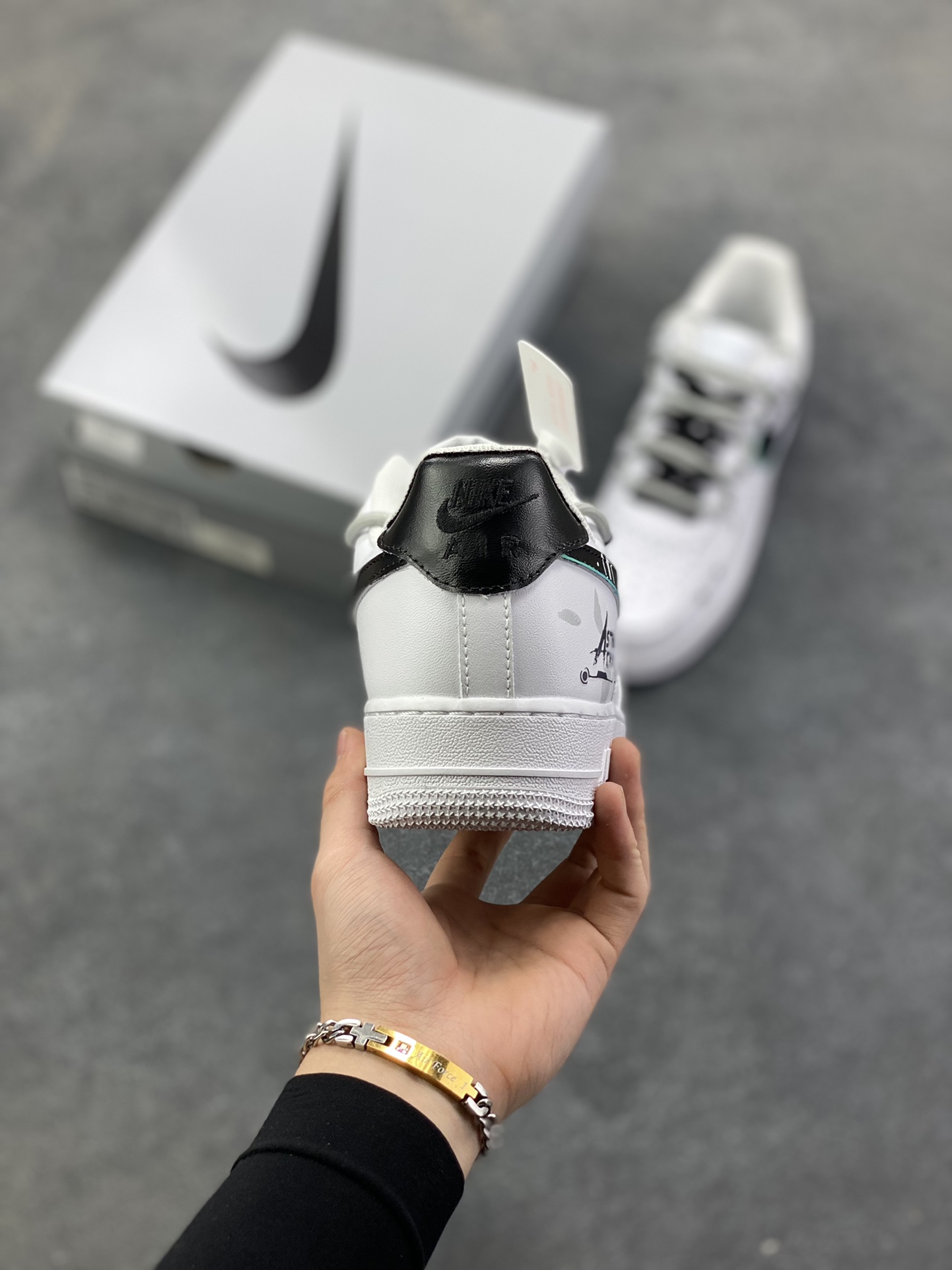 图片[4]-【定制球鞋】Nike Air Force 1 拂晓之诗 涂鸦手绘 暗纹 解构 耐磨 低帮 板鞋 男女同款原楦头原纸板 原装鞋盒 定制五金配件 内置全掌气垫 原厂鞋底 货号：CW2288-111 尺码： 36 36.5 37.5 38 38.5 39 40 40.5 41 42 42.5 43 44 44.5 45-选品中心