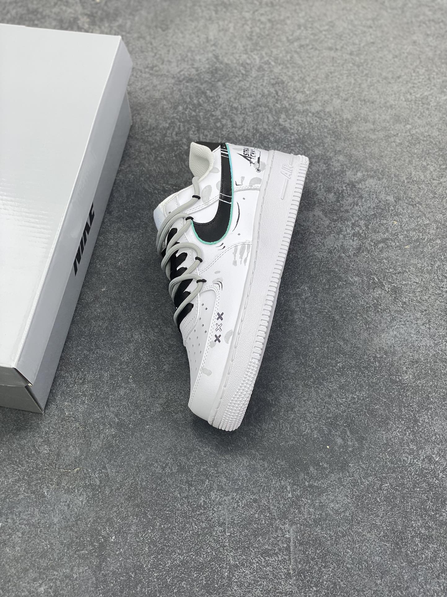 图片[7]-【定制球鞋】Nike Air Force 1 拂晓之诗 涂鸦手绘 暗纹 解构 耐磨 低帮 板鞋 男女同款原楦头原纸板 原装鞋盒 定制五金配件 内置全掌气垫 原厂鞋底 货号：CW2288-111 尺码： 36 36.5 37.5 38 38.5 39 40 40.5 41 42 42.5 43 44 44.5 45-选品中心