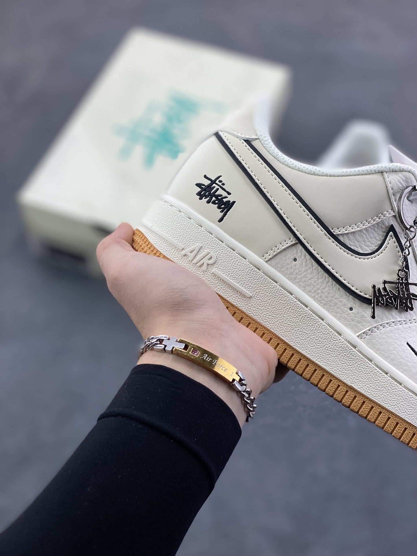 图片[6]-NIke Air Force 1 \’07 Low “斯图西联名——米白生胶底”空军一号 低帮 运动鞋 休闲鞋 折边针车 工艺难度大 原楦头原纸板 原装鞋盒 定制五金配件 内置全掌气垫 原厂鞋底 货号：CS5288-055 尺码：36 36.5 37.5 38 38.5 39 40 40.5 41 42 42.5 43 44 44.5 45-选品中心