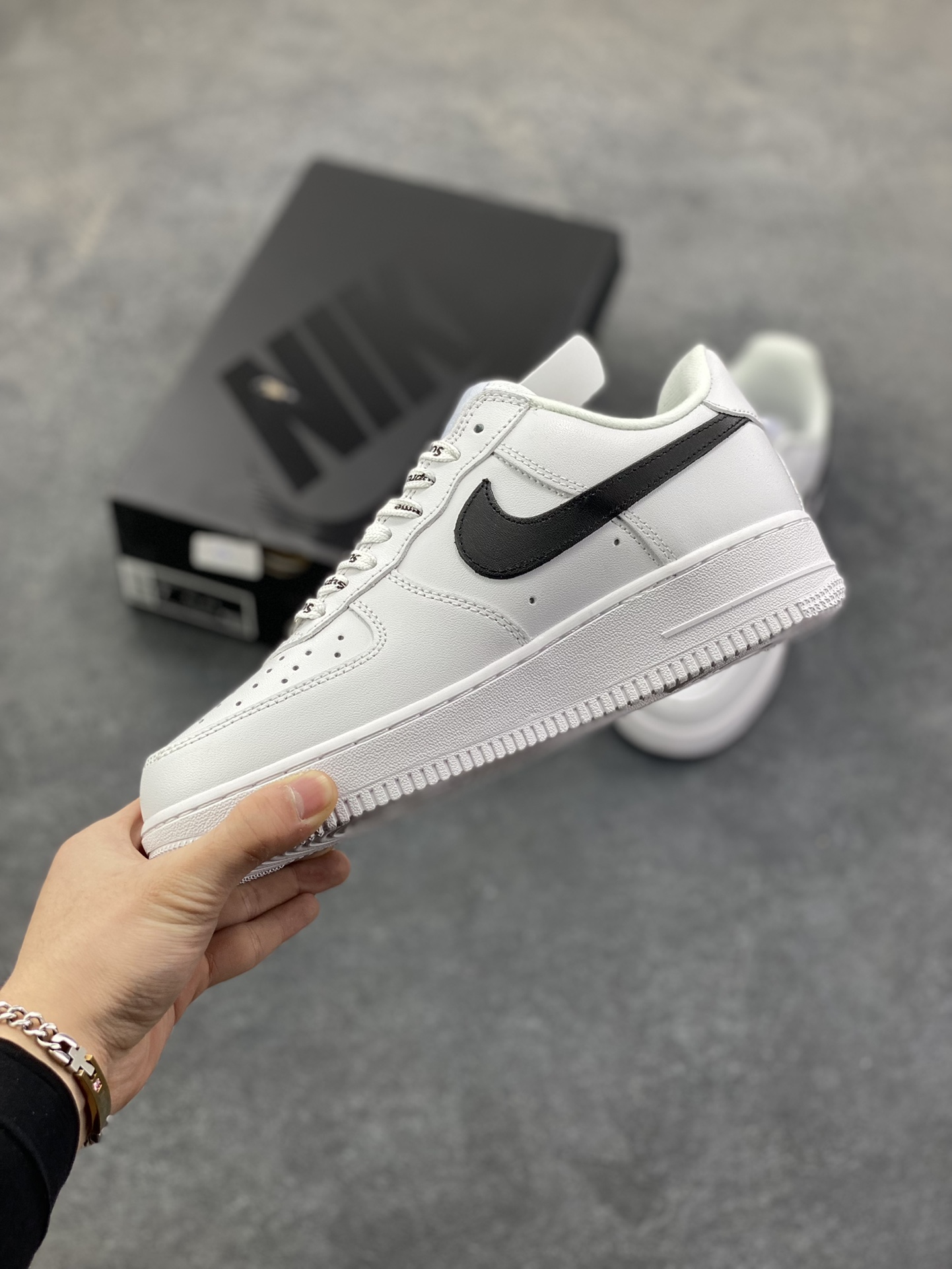 图片[3]-Nike Air Force 1 Low Supreme联名 空军一号低帮运动休闲板鞋 原楦头原纸板 打造纯正空军版型 专注外贸渠道 全掌内置蜂窝气垫 原盒配件 原厂中底钢印、拉帮完美 货号：CU9225-102 尺码：36 36.5 37.5 38 38.5 39 40 40.5 41 42 42.5 43 44 44.5 45-选品中心