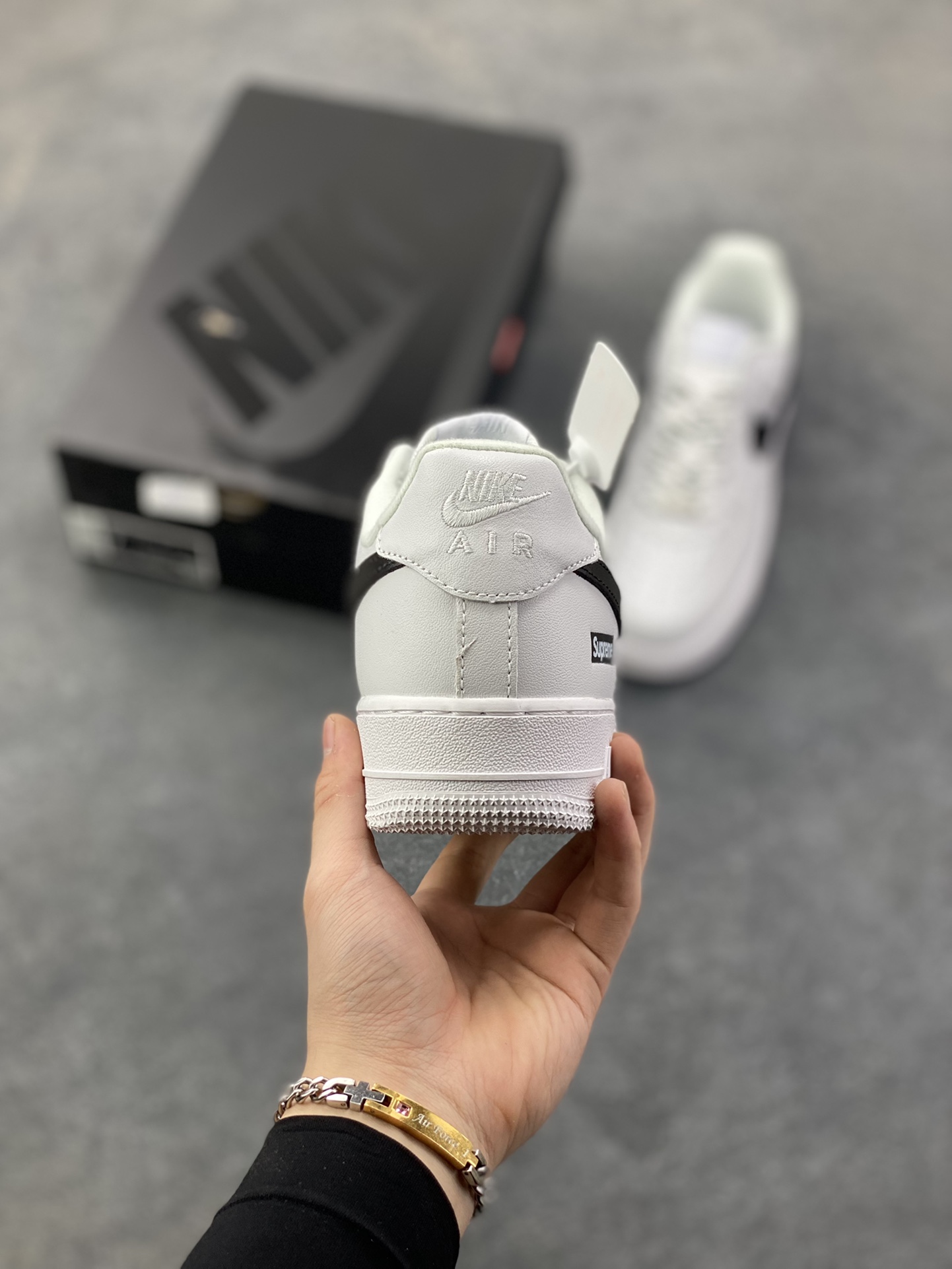 图片[4]-Nike Air Force 1 Low Supreme联名 空军一号低帮运动休闲板鞋 原楦头原纸板 打造纯正空军版型 专注外贸渠道 全掌内置蜂窝气垫 原盒配件 原厂中底钢印、拉帮完美 货号：CU9225-102 尺码：36 36.5 37.5 38 38.5 39 40 40.5 41 42 42.5 43 44 44.5 45-选品中心